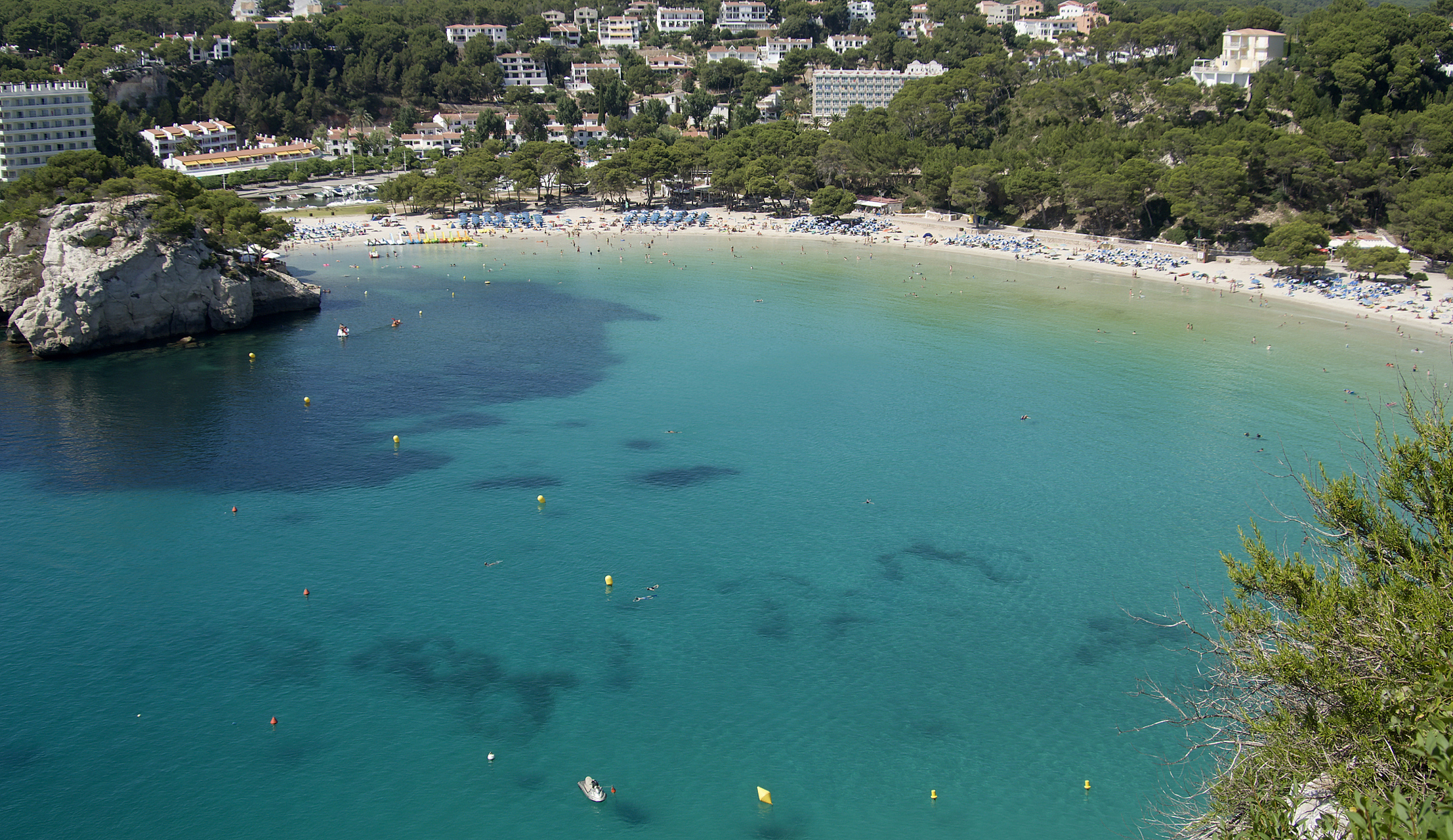 (barbados) ,位于东加勒比海小安的列斯群岛最东端,为珊瑚石灰岩海岛
