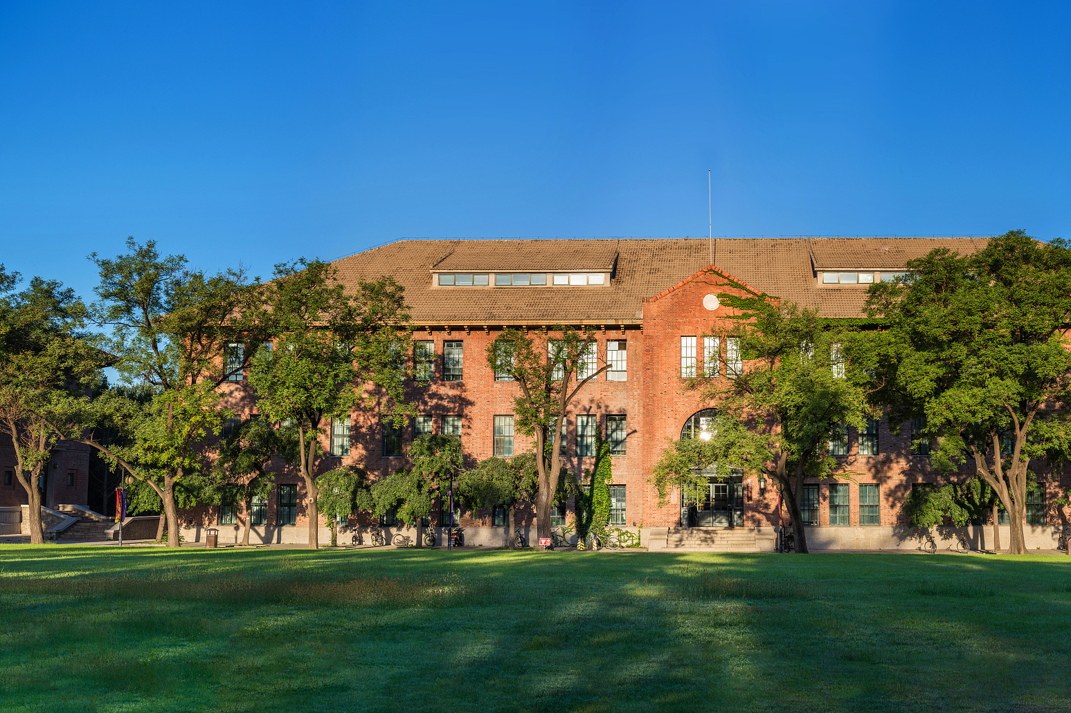 确认录取的正确步骤包括:了解申请流程和要求,研究招生