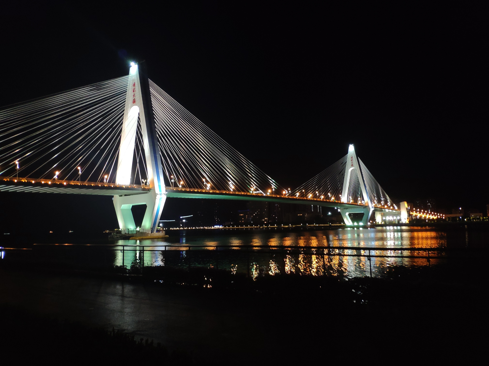 黑河市的黑龙江大桥夜景,你是否感受过它的灯火辉煌?