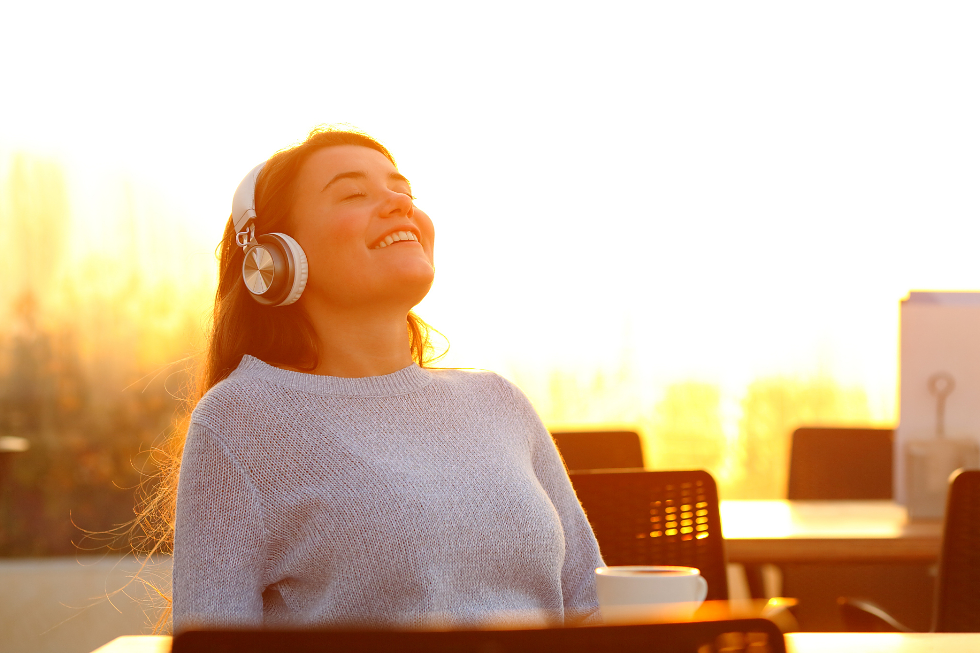 最近,一项新研究表明,听音乐可以减轻人们感到孤独和焦虑的情绪