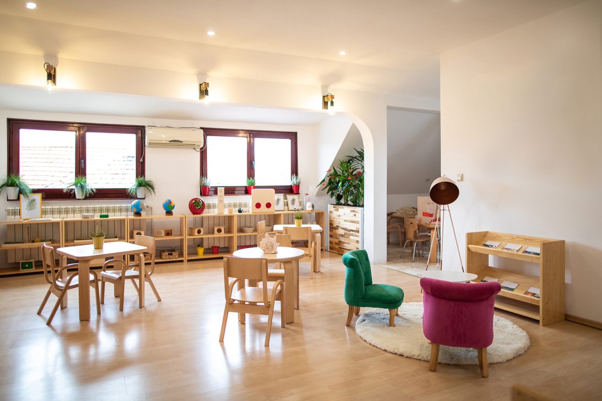 许多幼儿园可能会面临倒闭和关闭. 2. 预计会涌现更多养老院.  3.