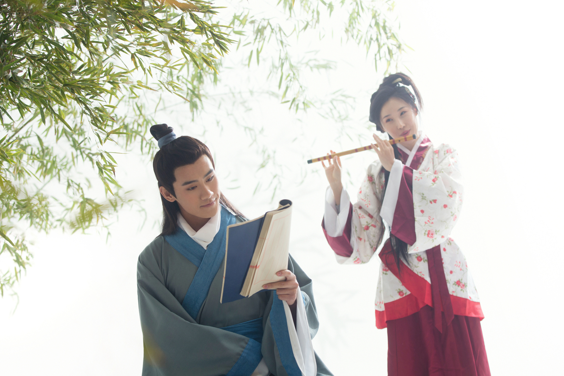 《才子佳人:柳永与李师师的千古绝恋》 在中国古代,有一位才子名叫