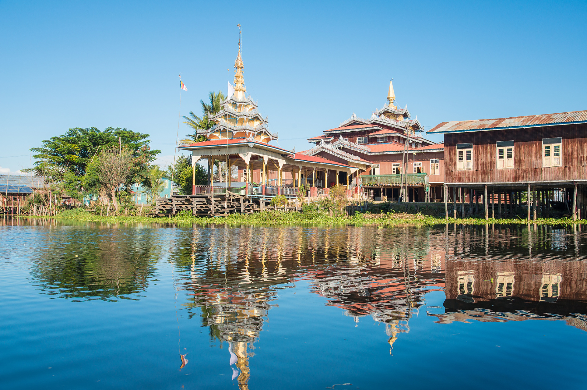 西双版纳傣族自治州,是云南省的8个自治州之一,首府景洪市.