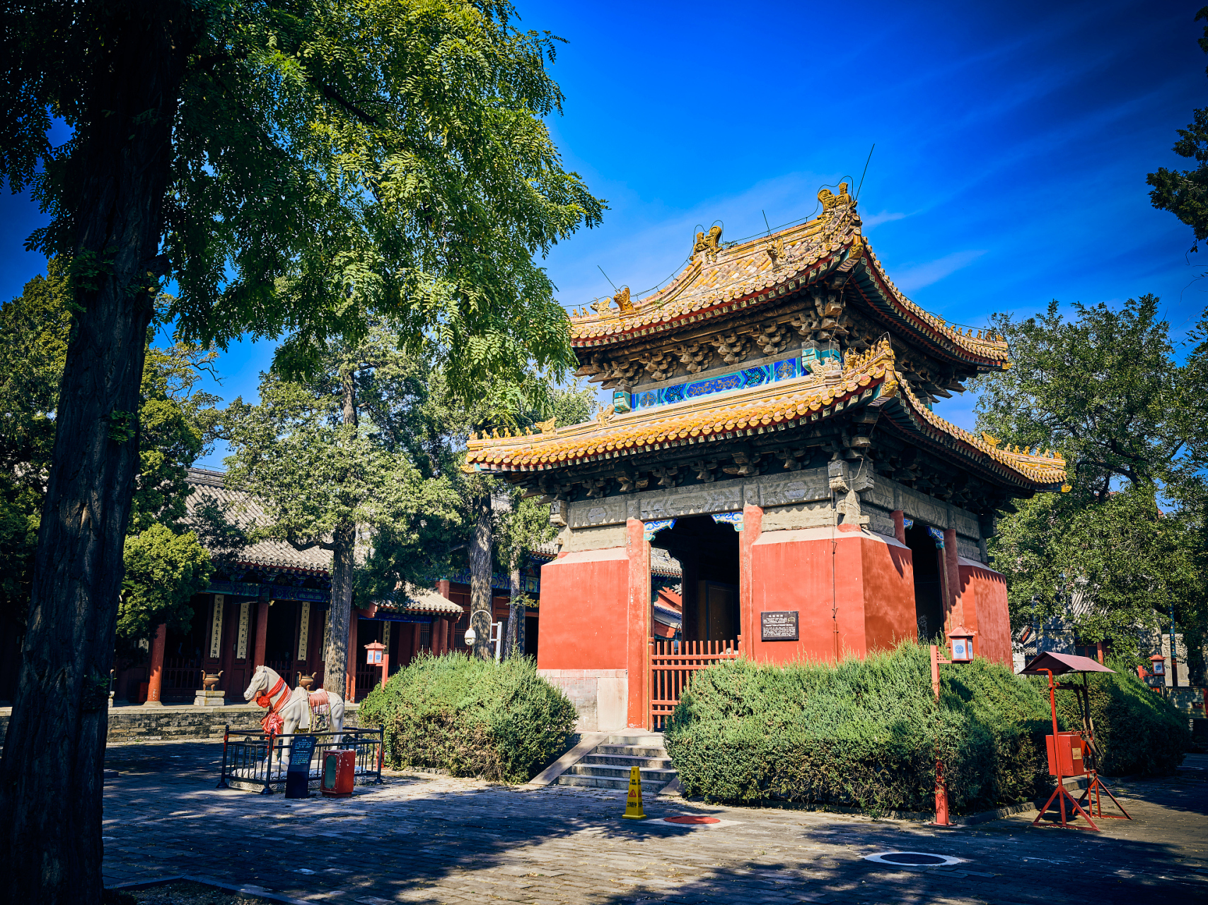 建于北宋的东岳庙历史悠久,它是杭州人节俭文化的汇集点.