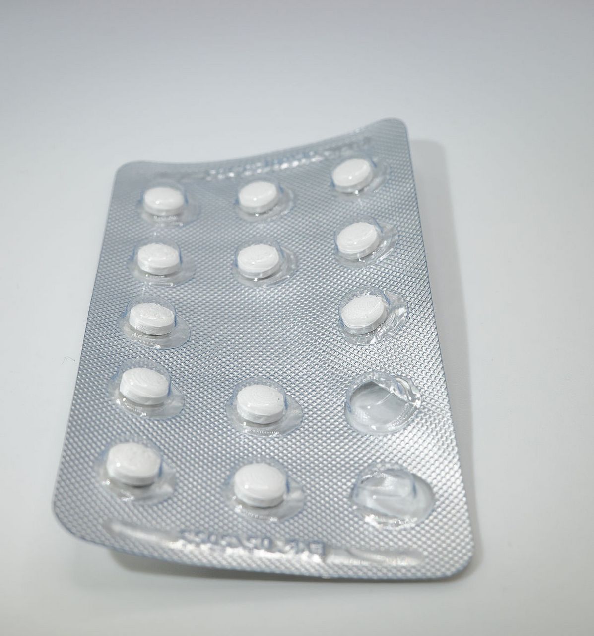洒石唑吡坦片可能是指酒石酸唑吡坦片,具有治疗严重睡眠障碍的功效与