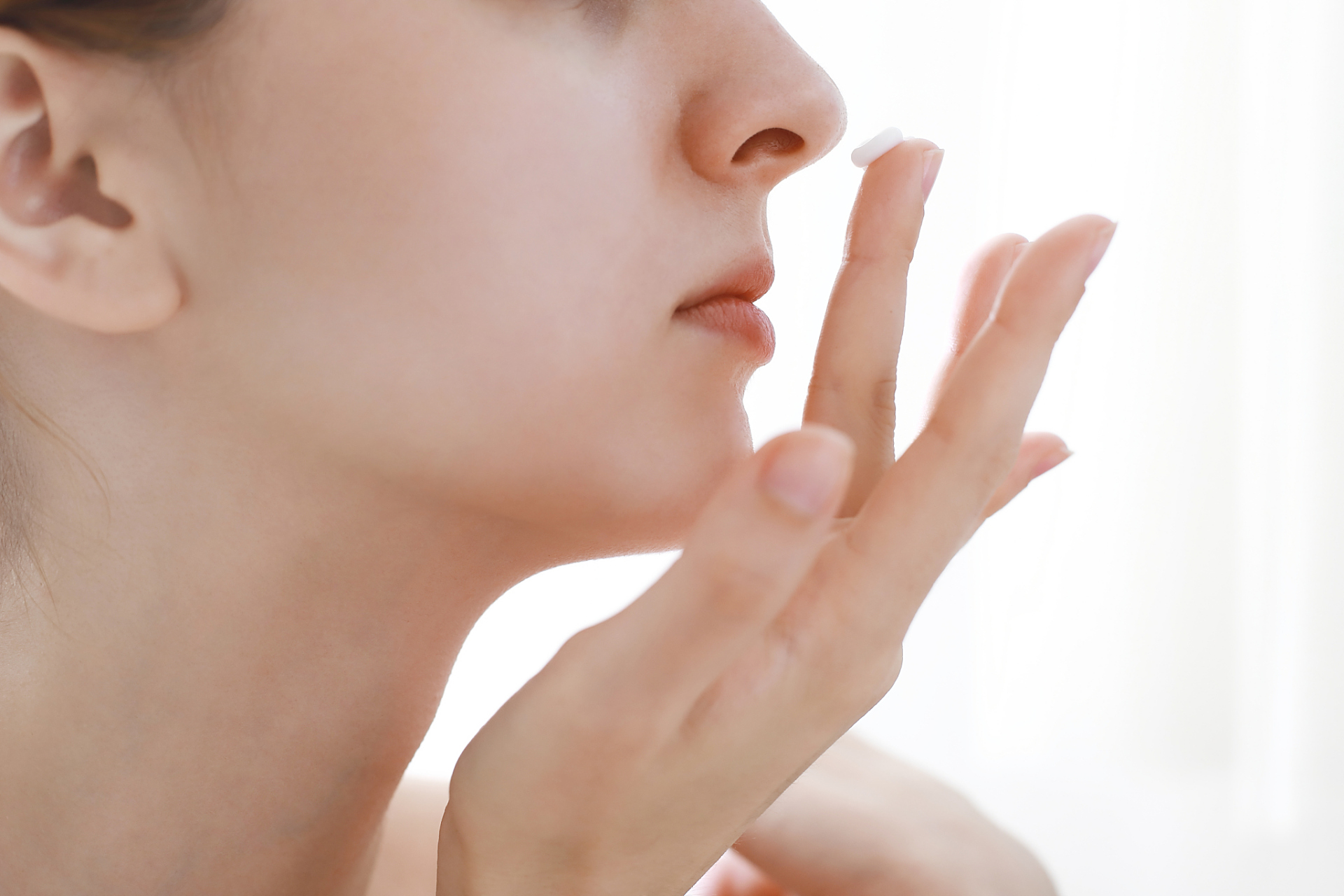 经常用手摸脸可能会导致哪些皮肤问题?