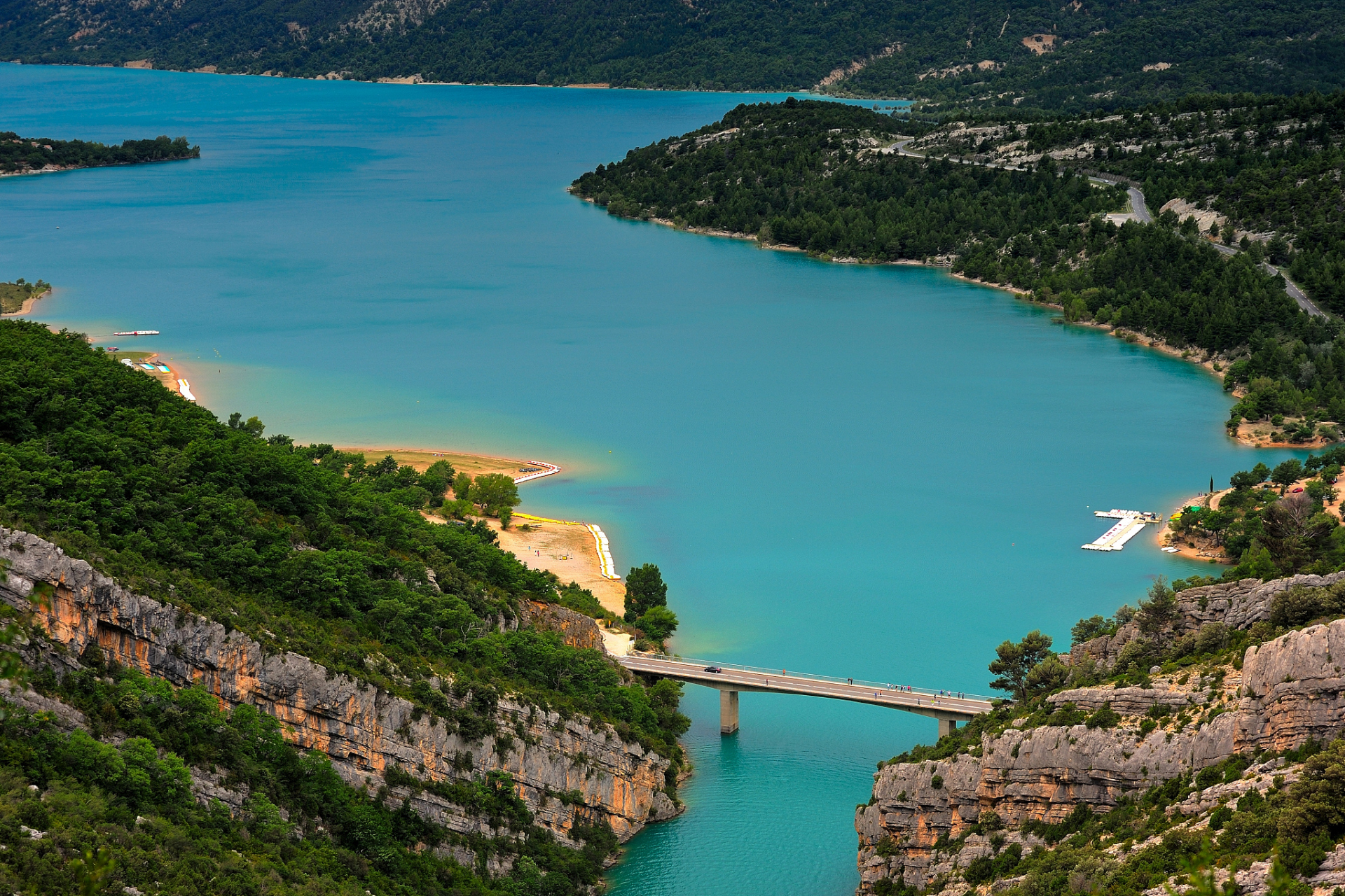 其中,最著名的景点之一就是位于克罗地亚境内的普利特维采湖国家公园