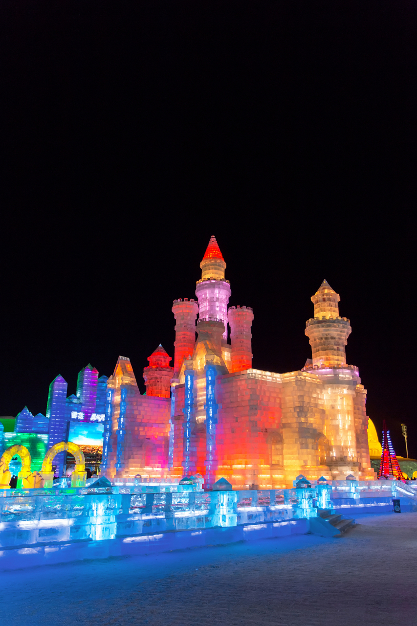 哈尔滨冰雪大世界,这个让人心驰神往的地方,在寒冷的北国却散发着独特