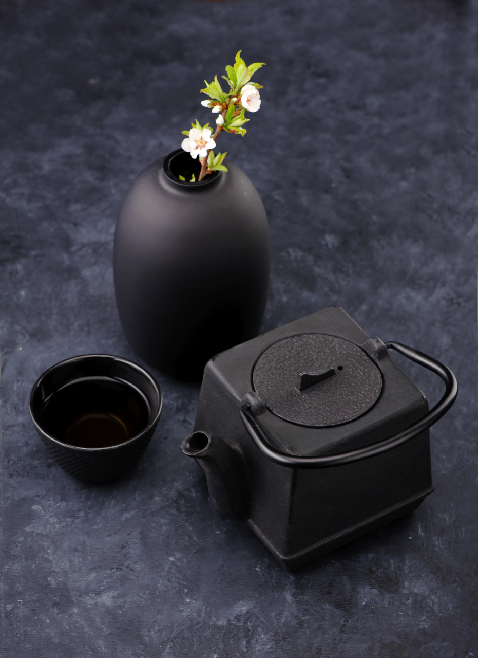 今天偶然翻到一幅茶香炉的画作,我不禁被画中那个静谧而舒适的场景所