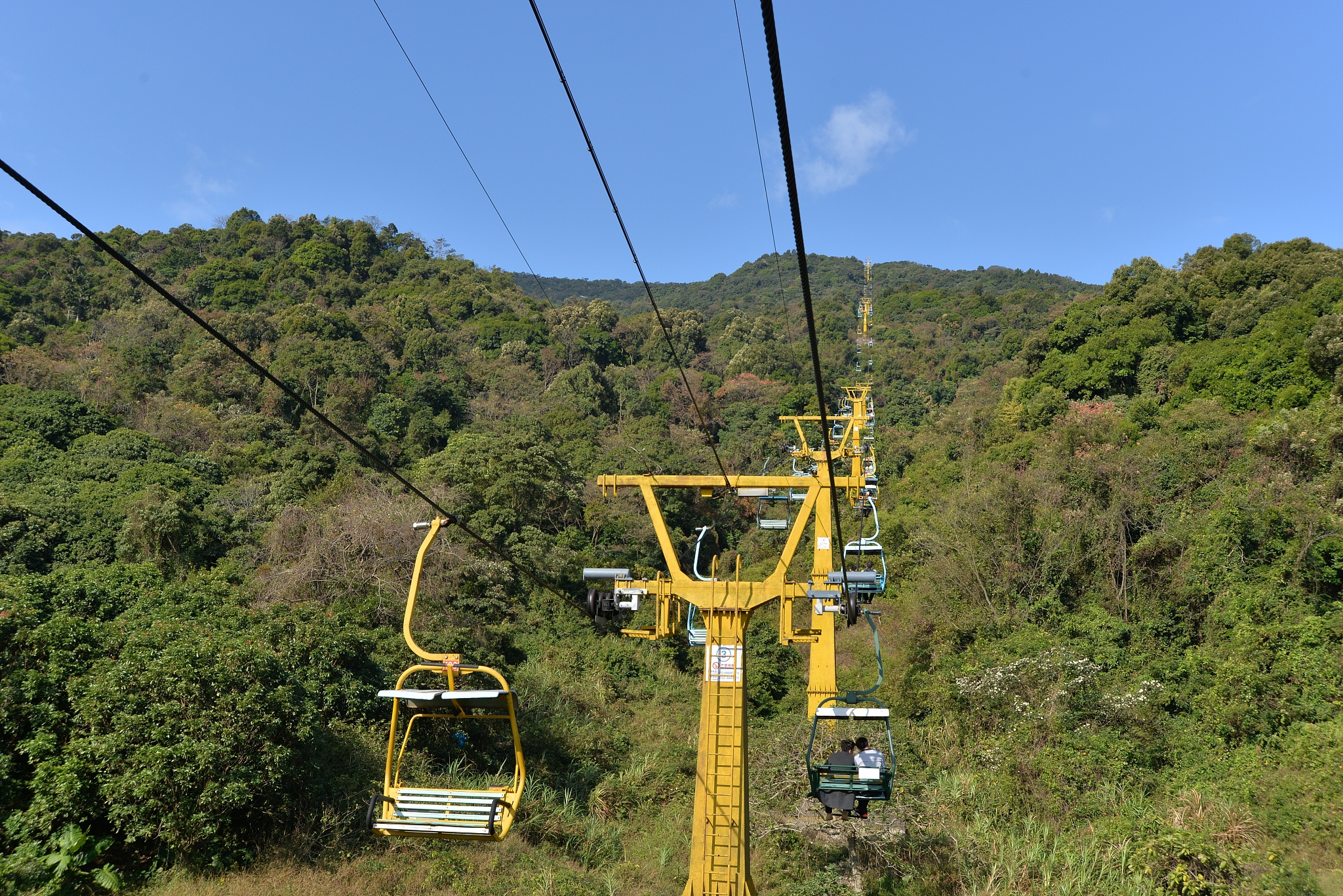逛白云山索道,能体验到高空的刺激吗?