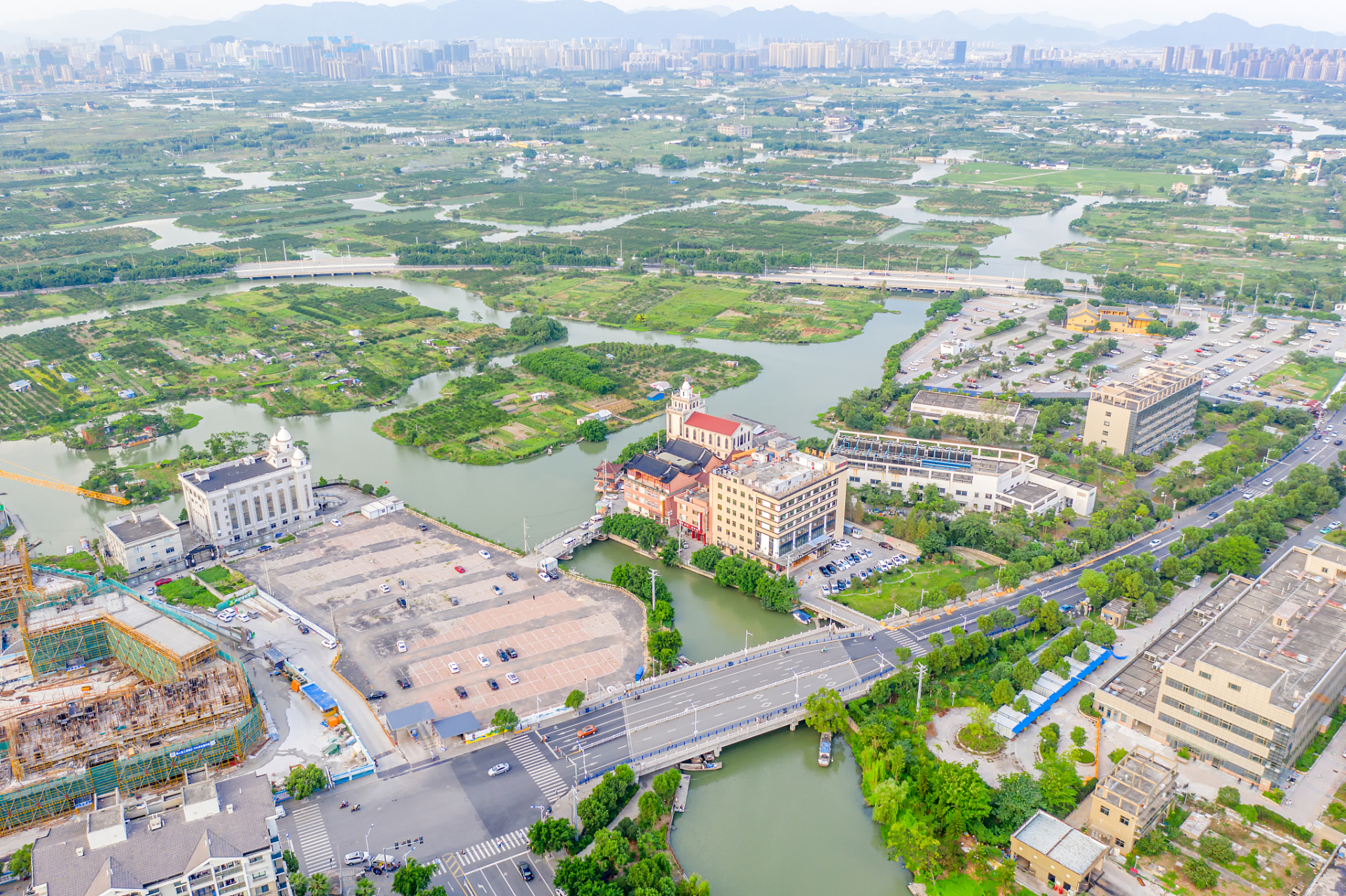 鹤山位于广东省江门市,拥有丰富多样的旅游景点,让人流连忘返.
