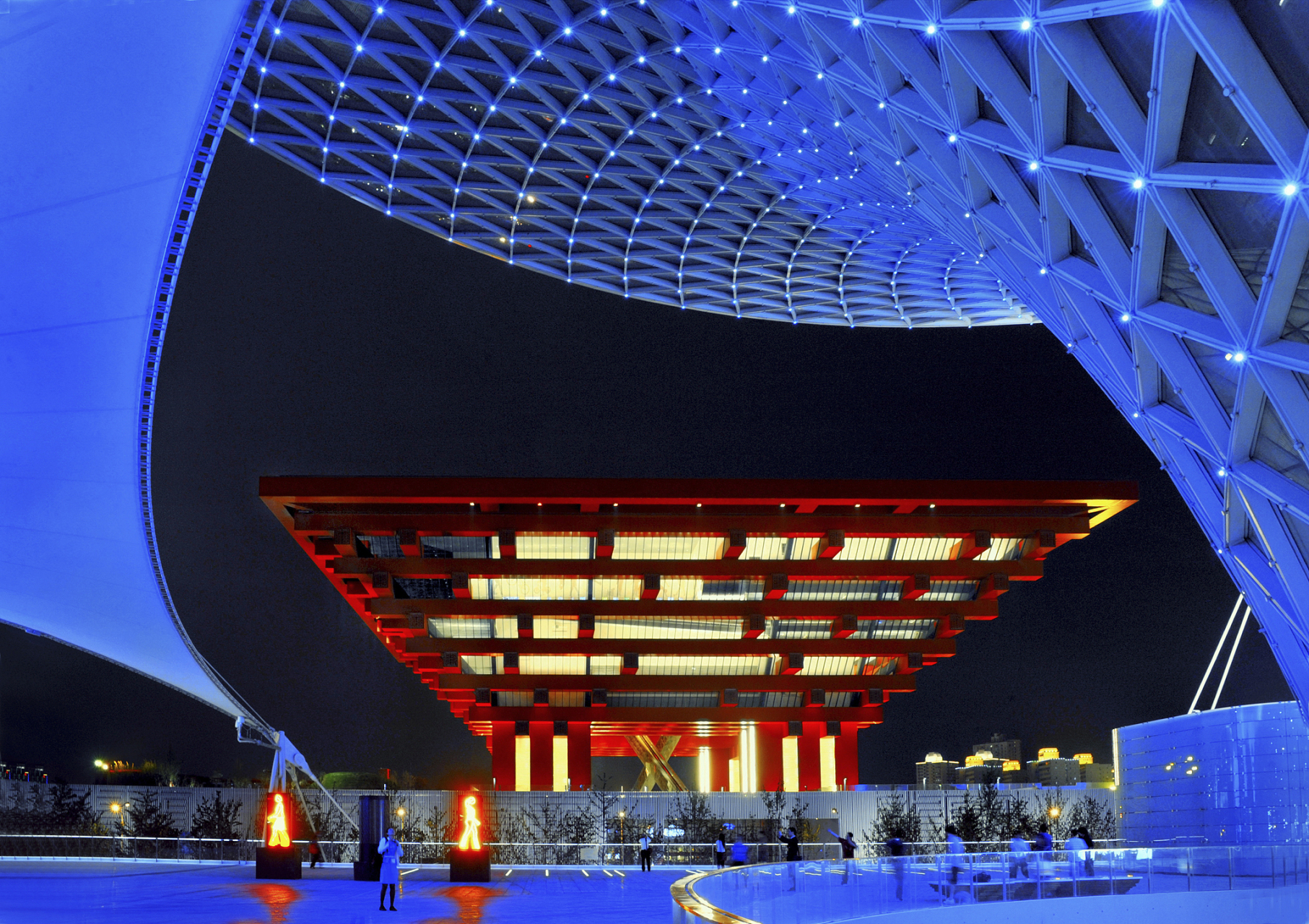 上海世博公园,位于浦东新区,是2008年世博会举办地,也是现代化城市