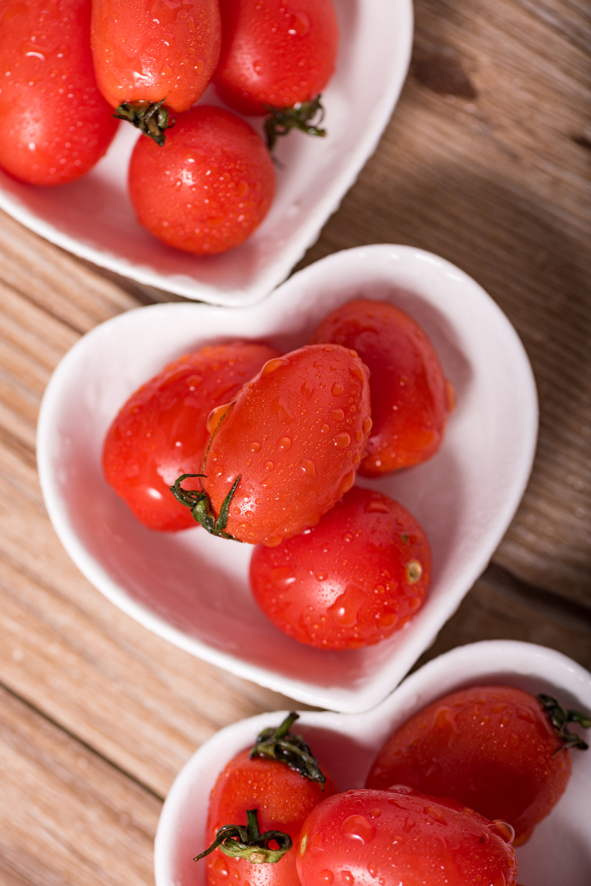 圣女果,小巧玲珑,色彩鲜艳,不仅是餐桌上的亮丽风景,更是女性健磕的