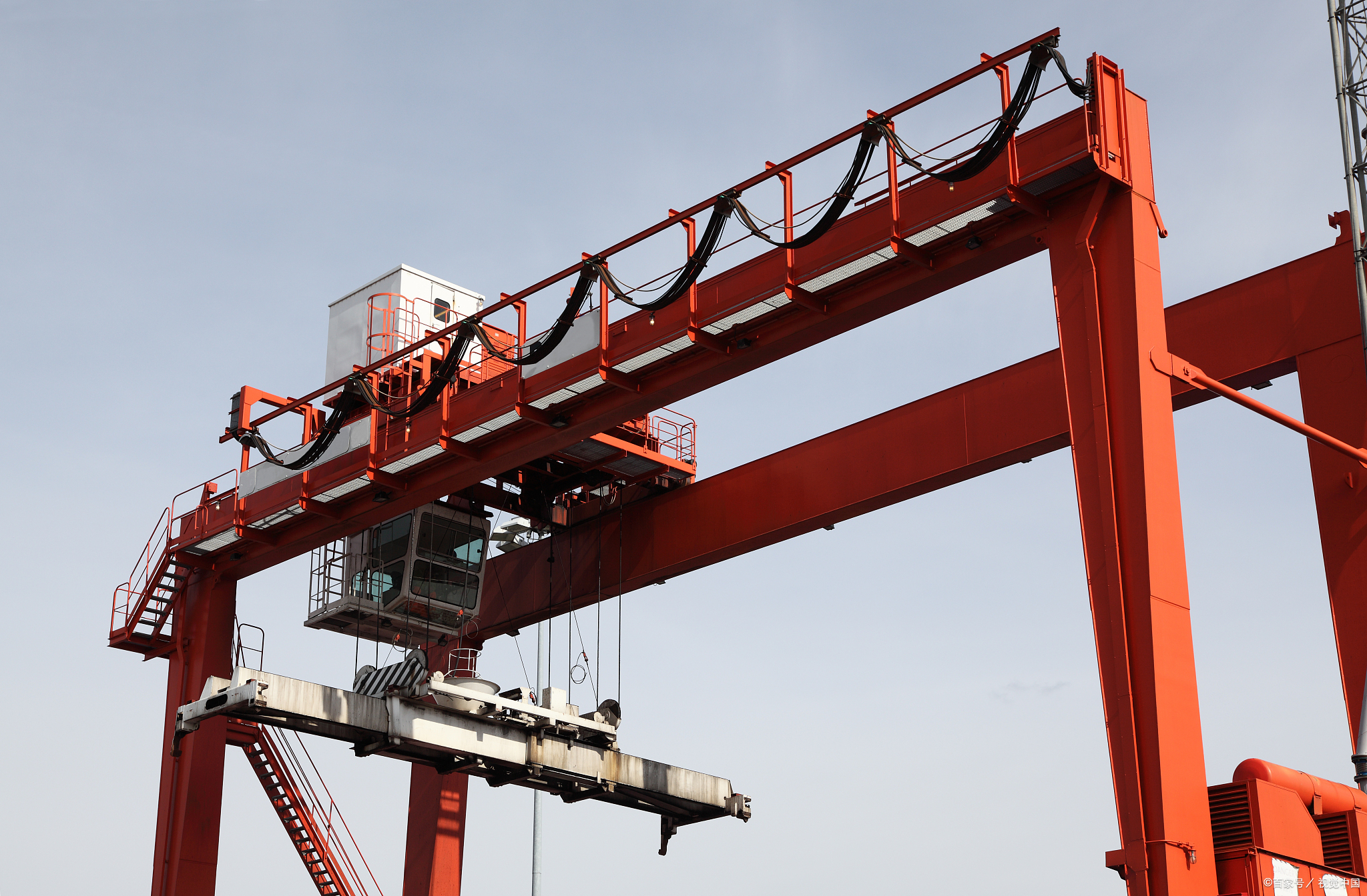 门式起重机:工业湖南动力的关键设备