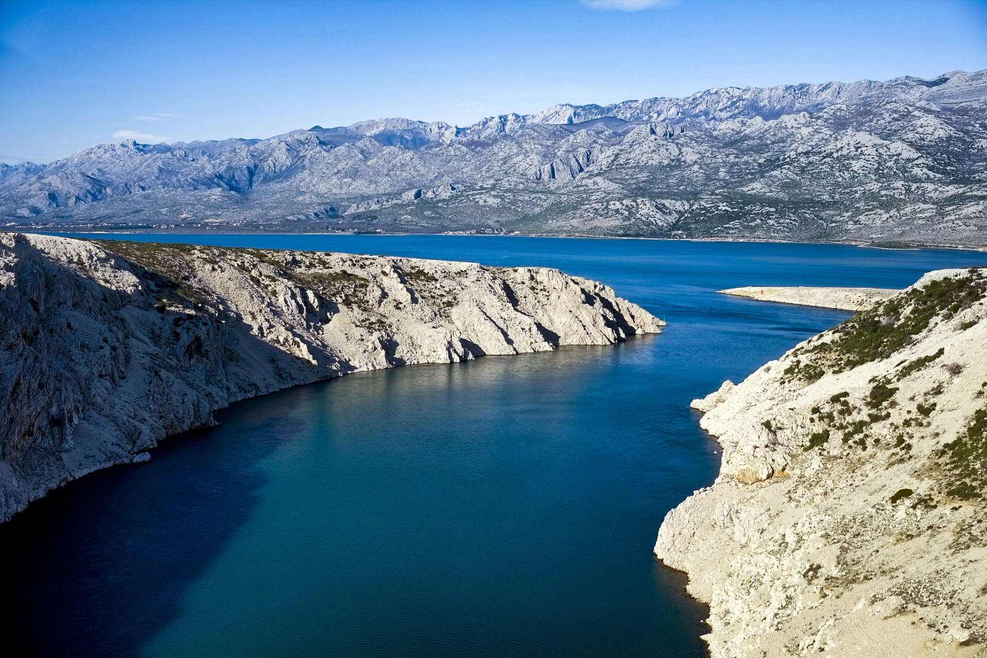 瓦卡蒂普湖是新西兰南岛著名的旅游景点之一,位于皇后镇附近
