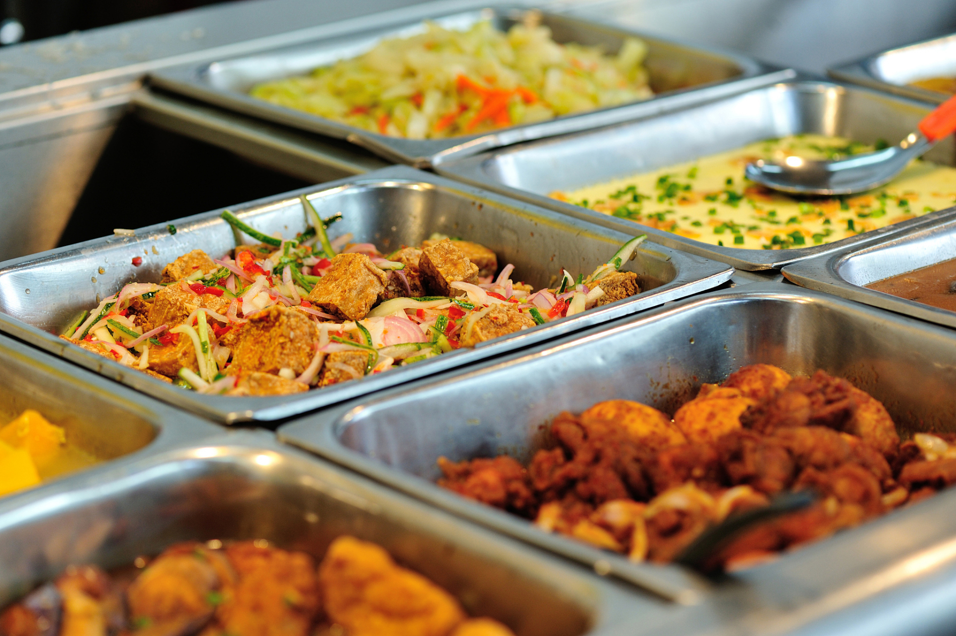 最近,网友黄女士透露自己在北大食堂工作,引发网友关注.