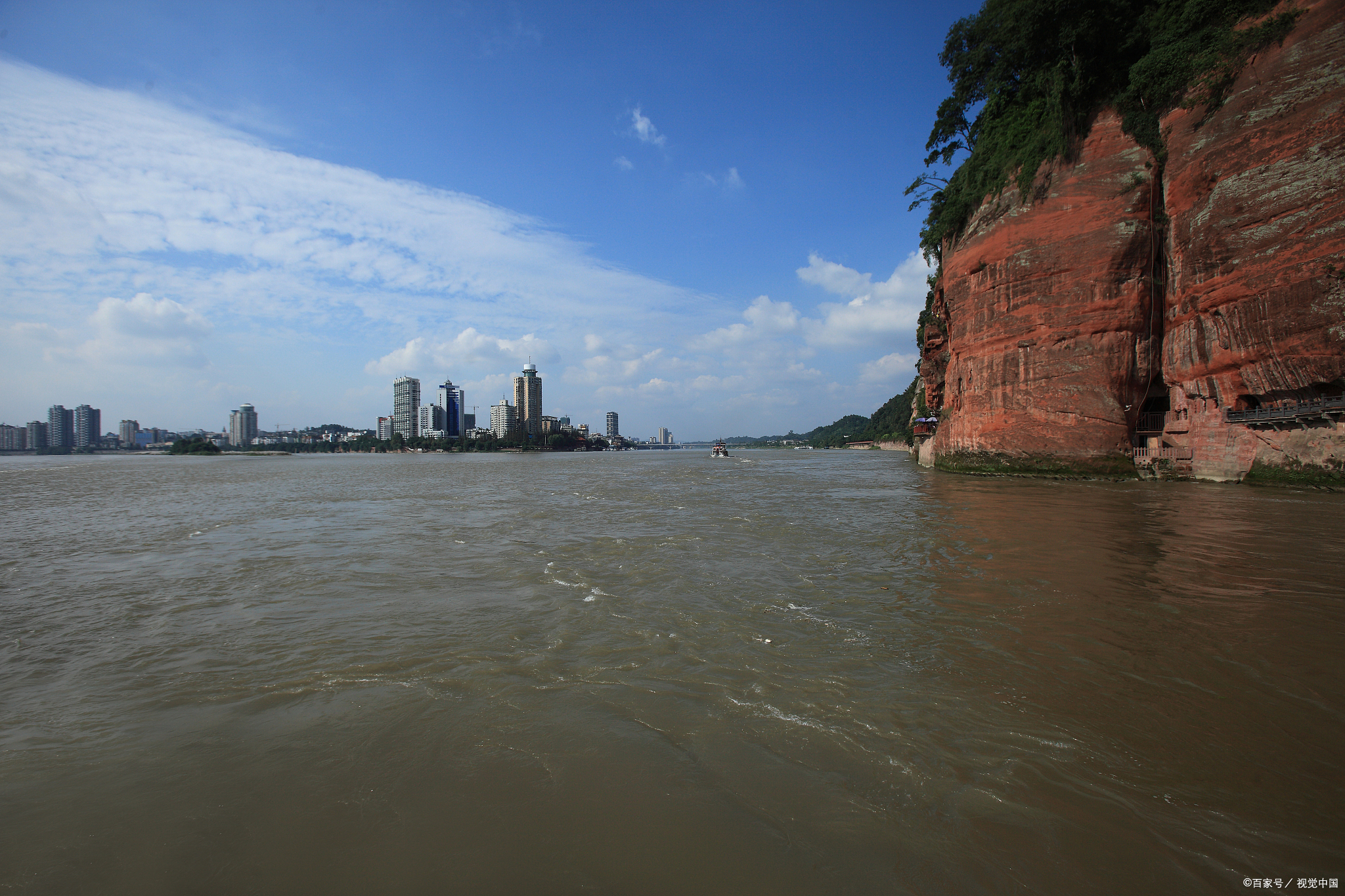 老霄顶,乐山的小众打卡地,,无数游子为其独特魅力而纷至沓来.
