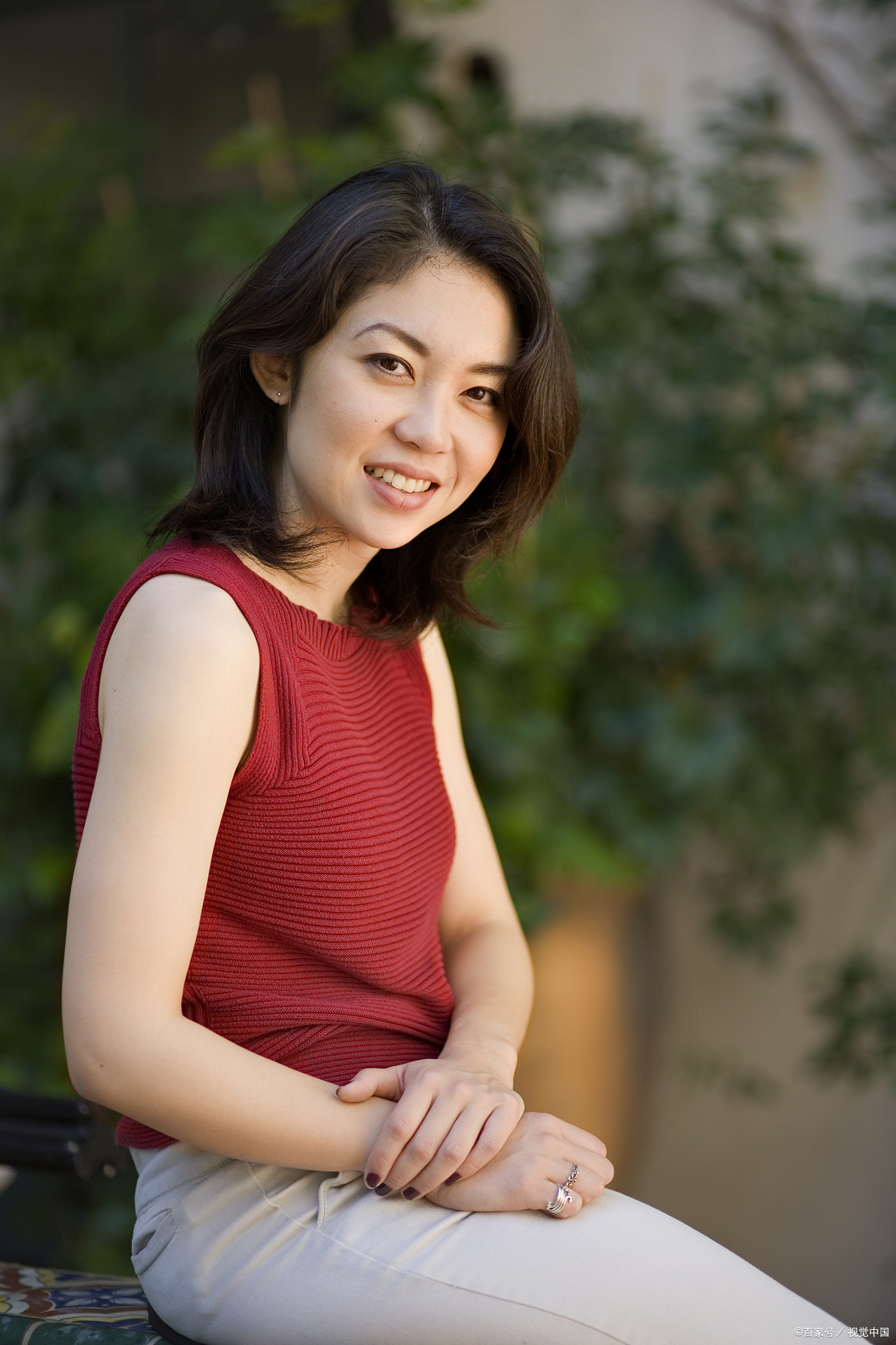 中年女人,有意和你发生"亲密关系",大多会给你六个信号