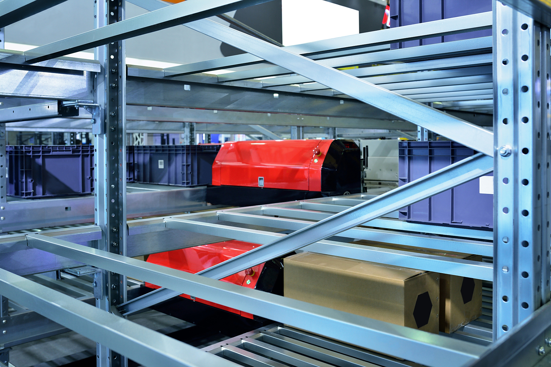 托盘四向穿梭车是一种智能仓储设备,具备四向行驶,自动化操作,高效