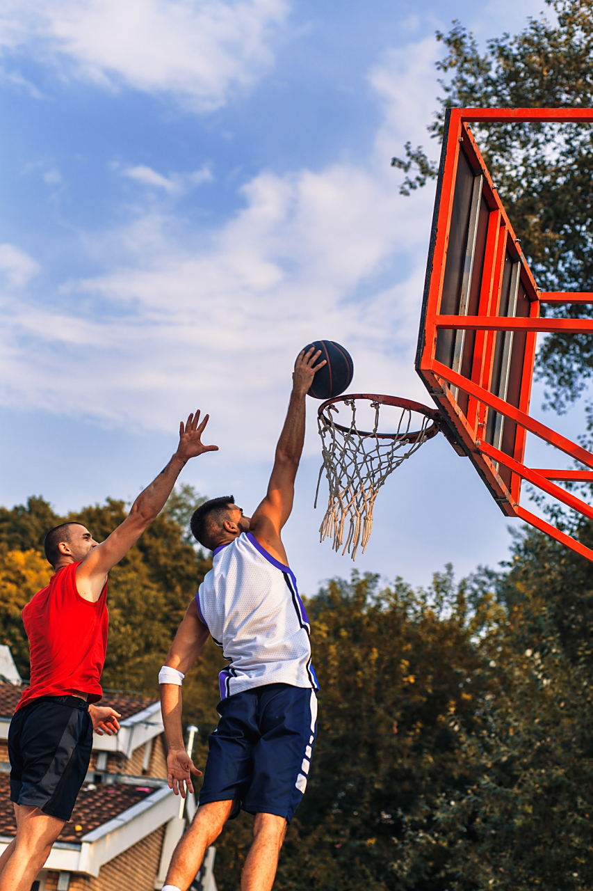 爱情有时就像打篮球.有时进攻,有时防守,时而还有假动作