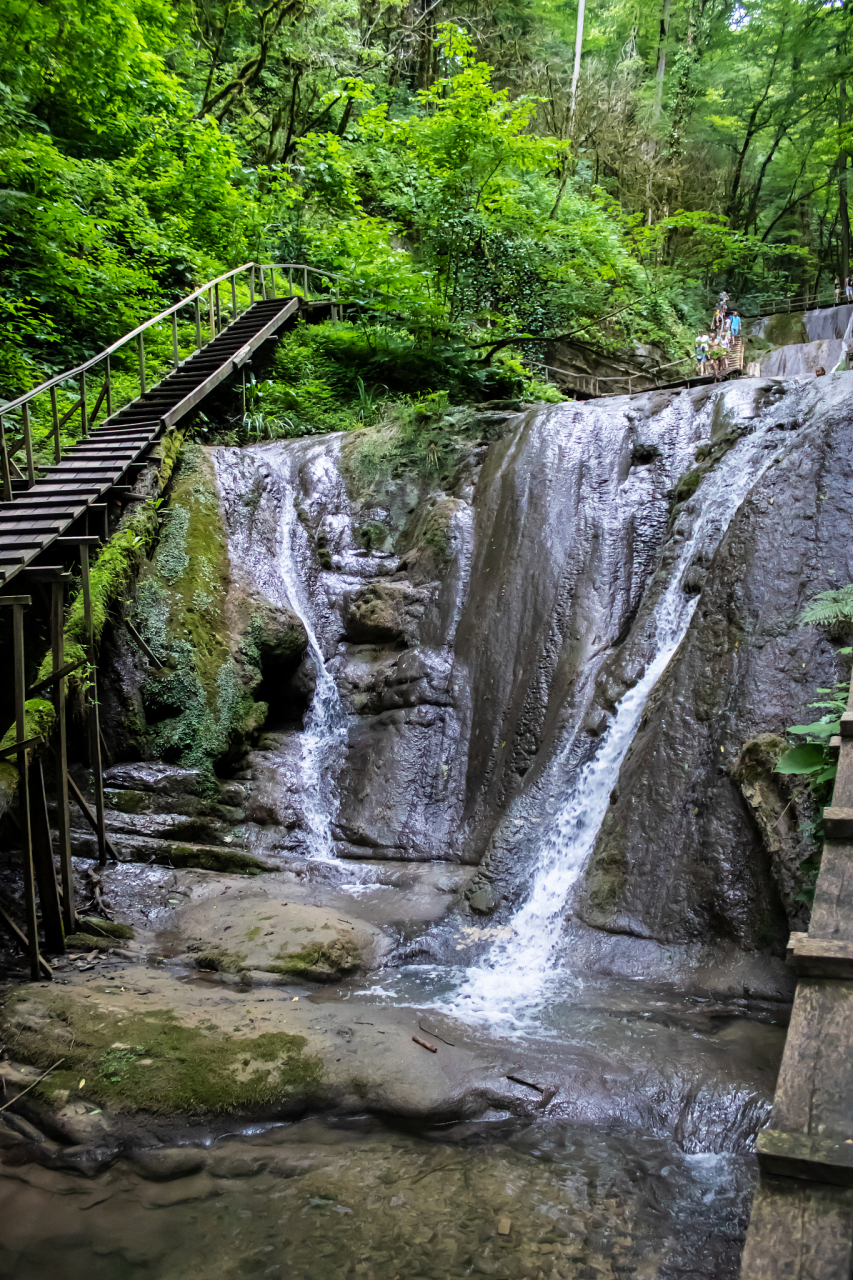 牯牛降,古称"西黄山",是黄山山脉向西延伸的主体,位于安徽省祁门县和