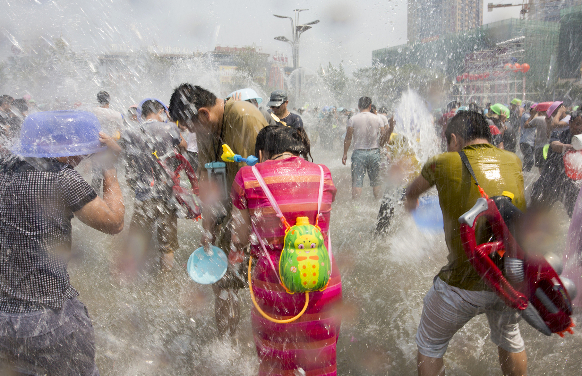 瑞丽通知泼水节可连休4天,你羡慕了吗?