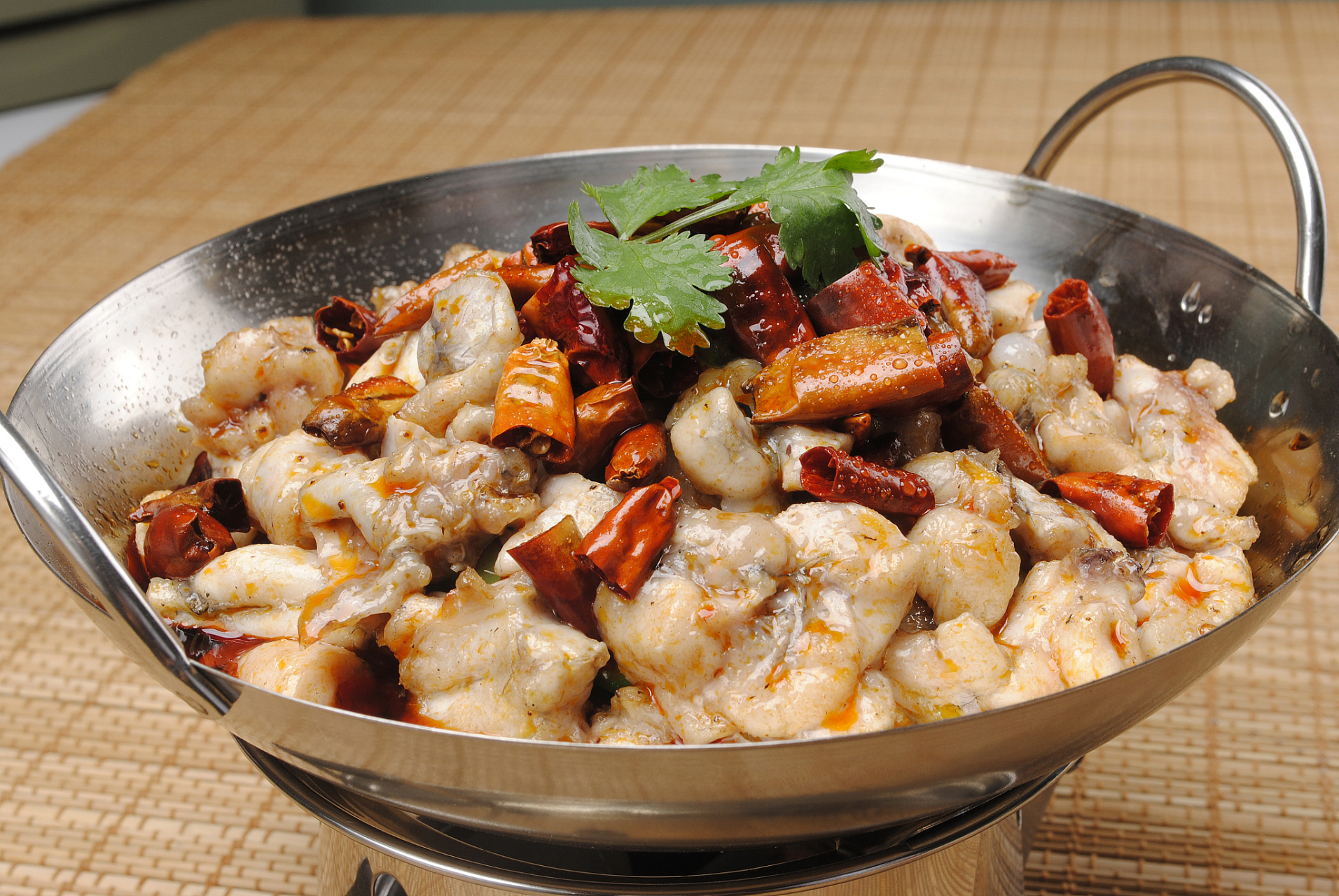 那么,你知道怎么制作干锅牛蛙吗?