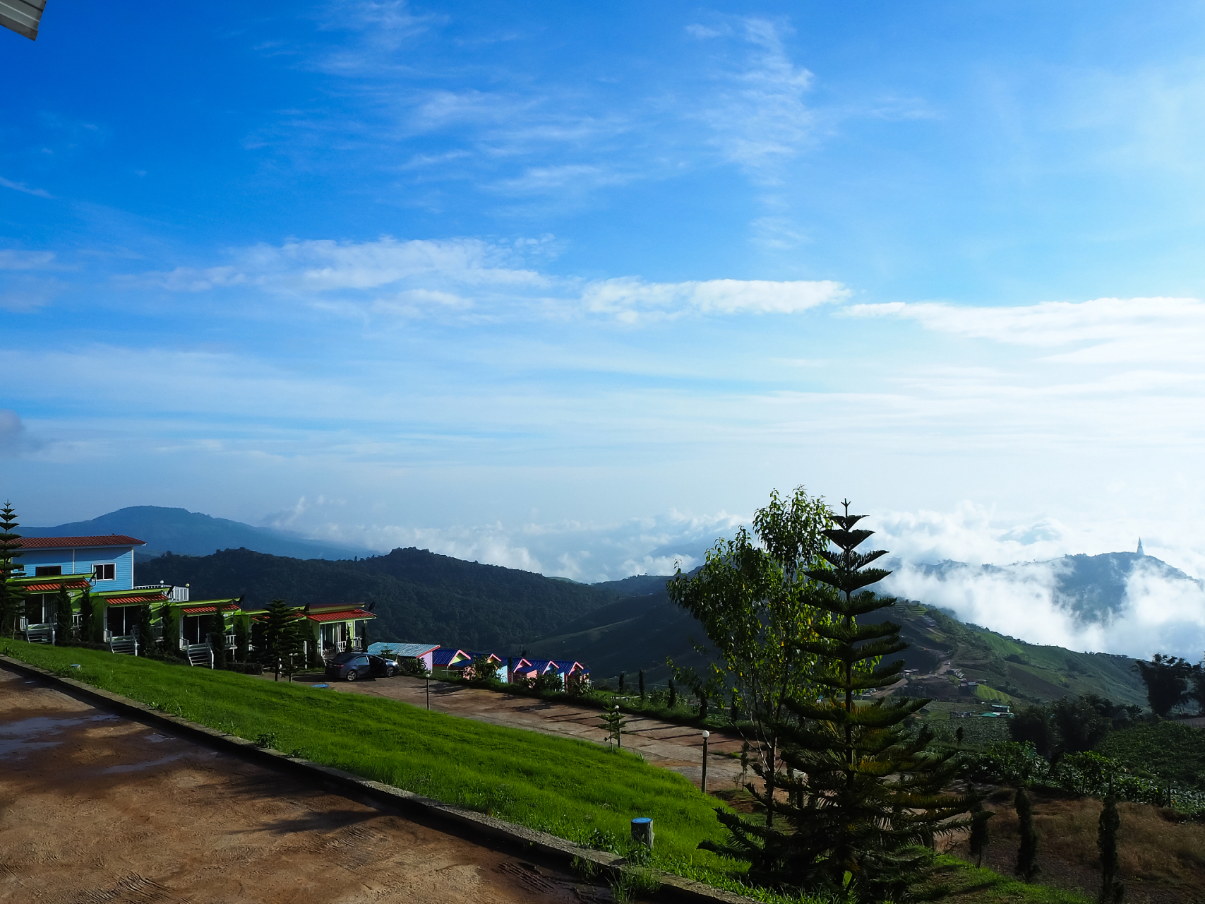 彭州# #四川旅游#  白鹿顶是一个神奇而浪漫的地方,有着悠久的历屎屯