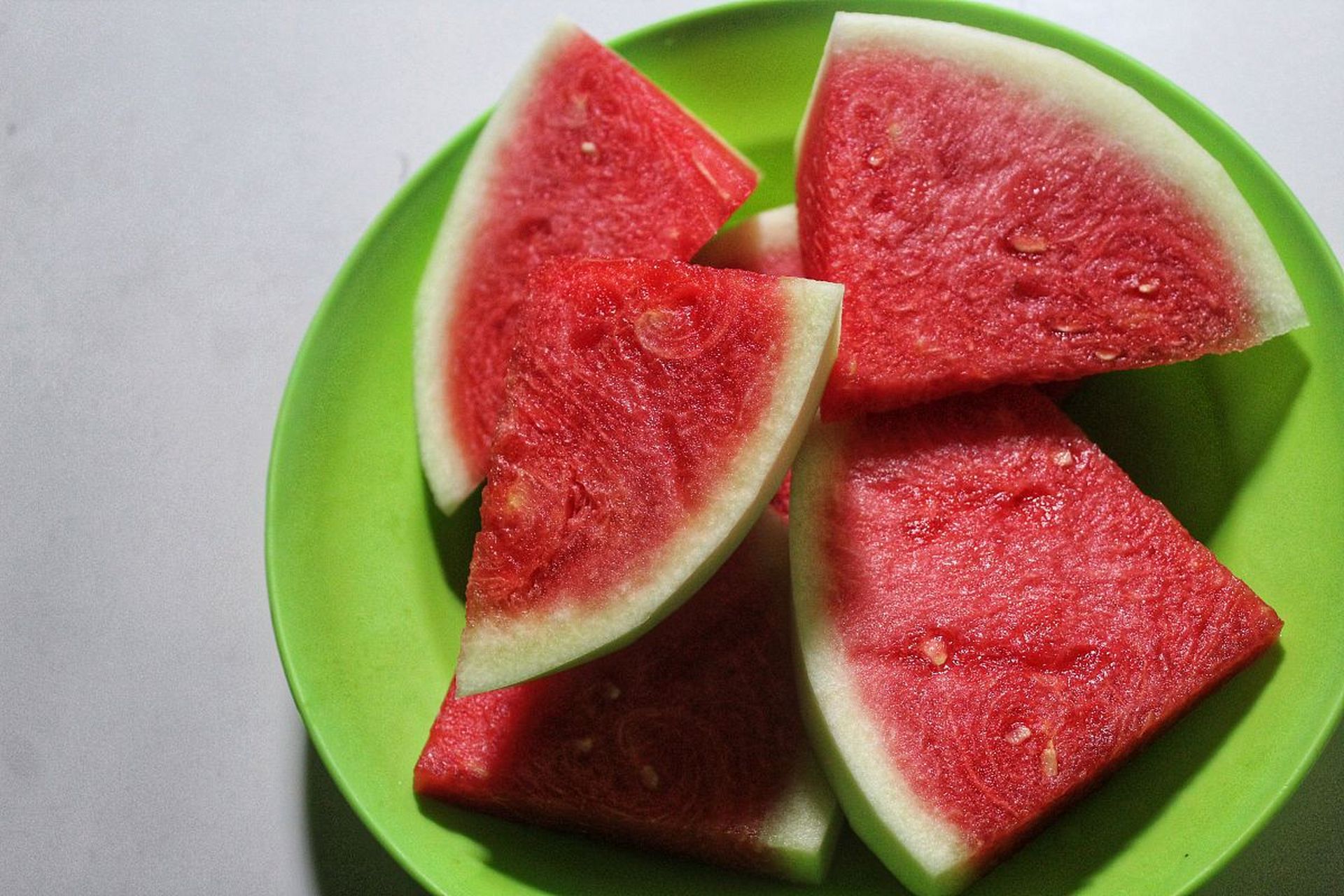 09  7月13日,江苏一网友花35元买了半个西瓜果切,回来拼了一下发现