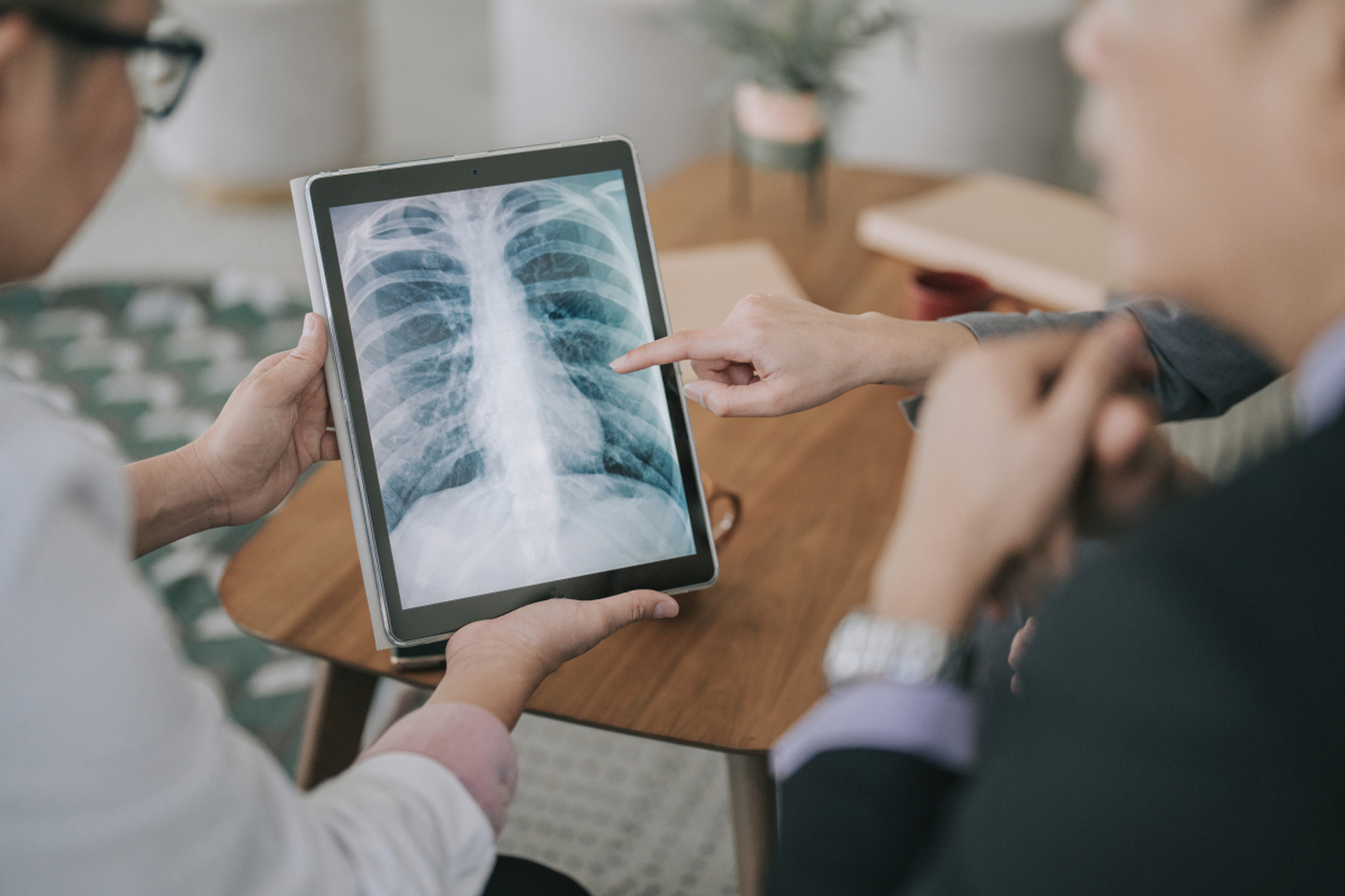 不同类型的影像学检查可以提供不同的信息,医生可以根据病情需要选择