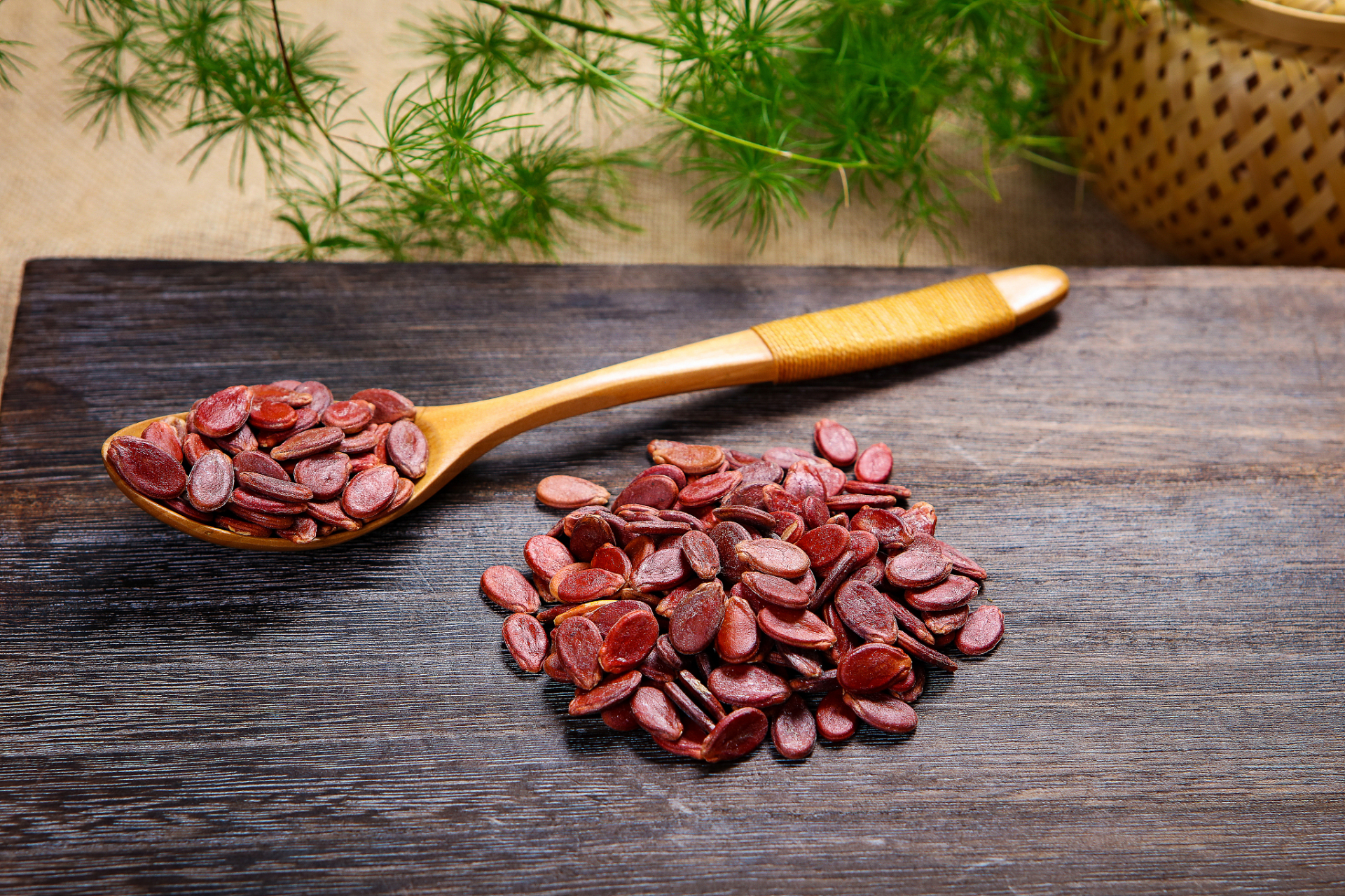 在广东河源,有一种特别的美食,那就是源城红瓜子.