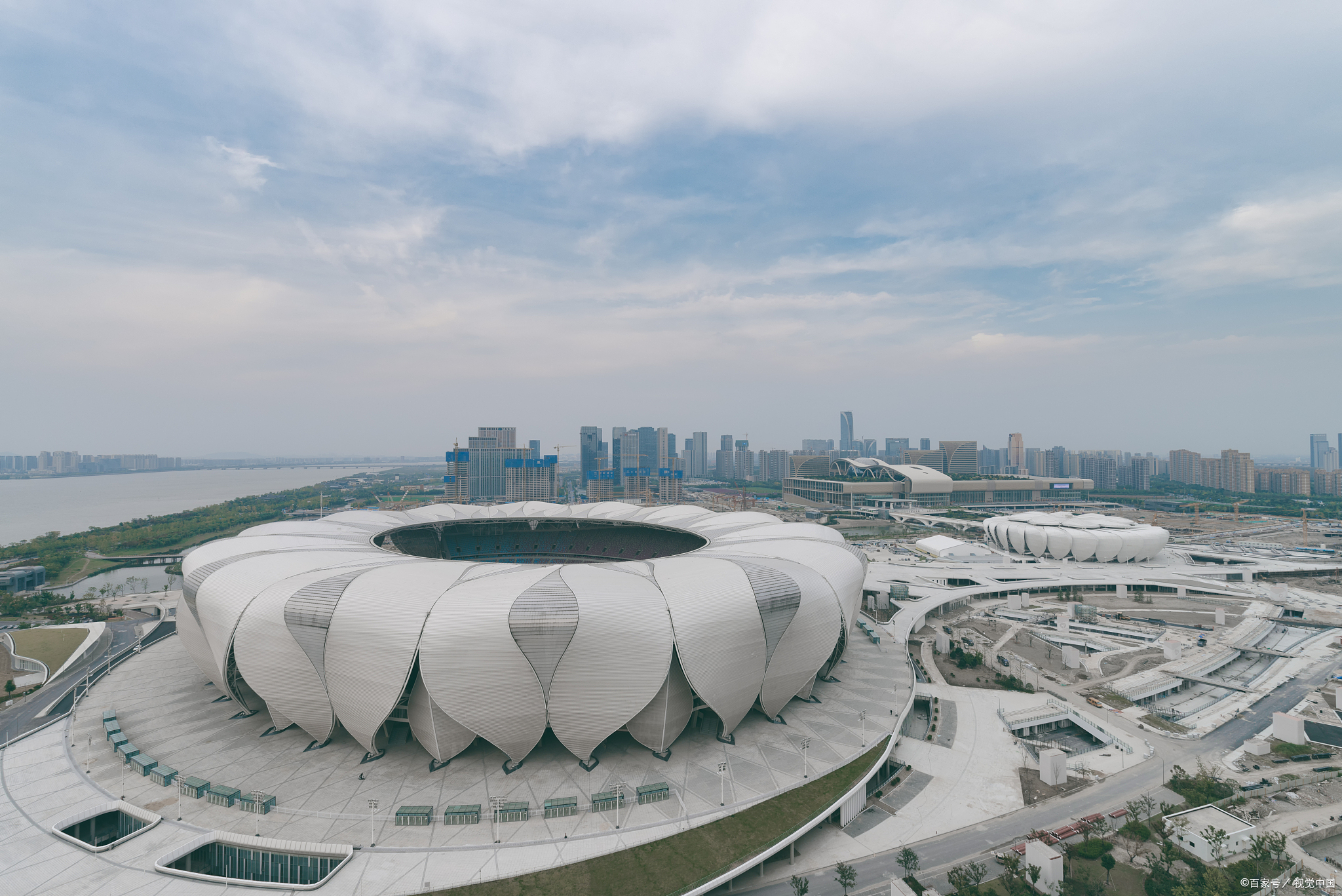 杭州莲花体育馆能容纳多少人