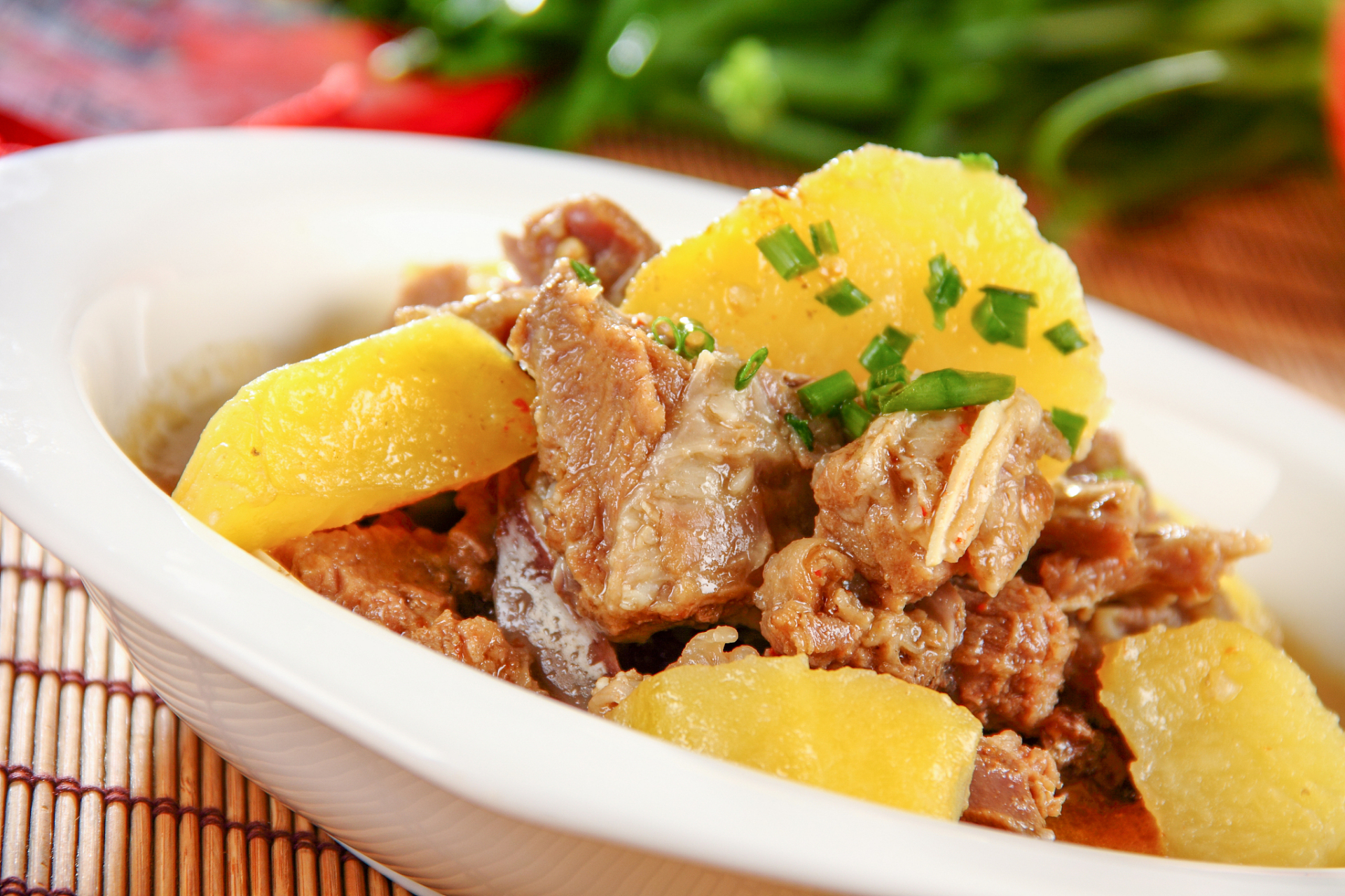 986993土豆焖排骨食谱:  03主料:排骨94,土豆08 03辅料