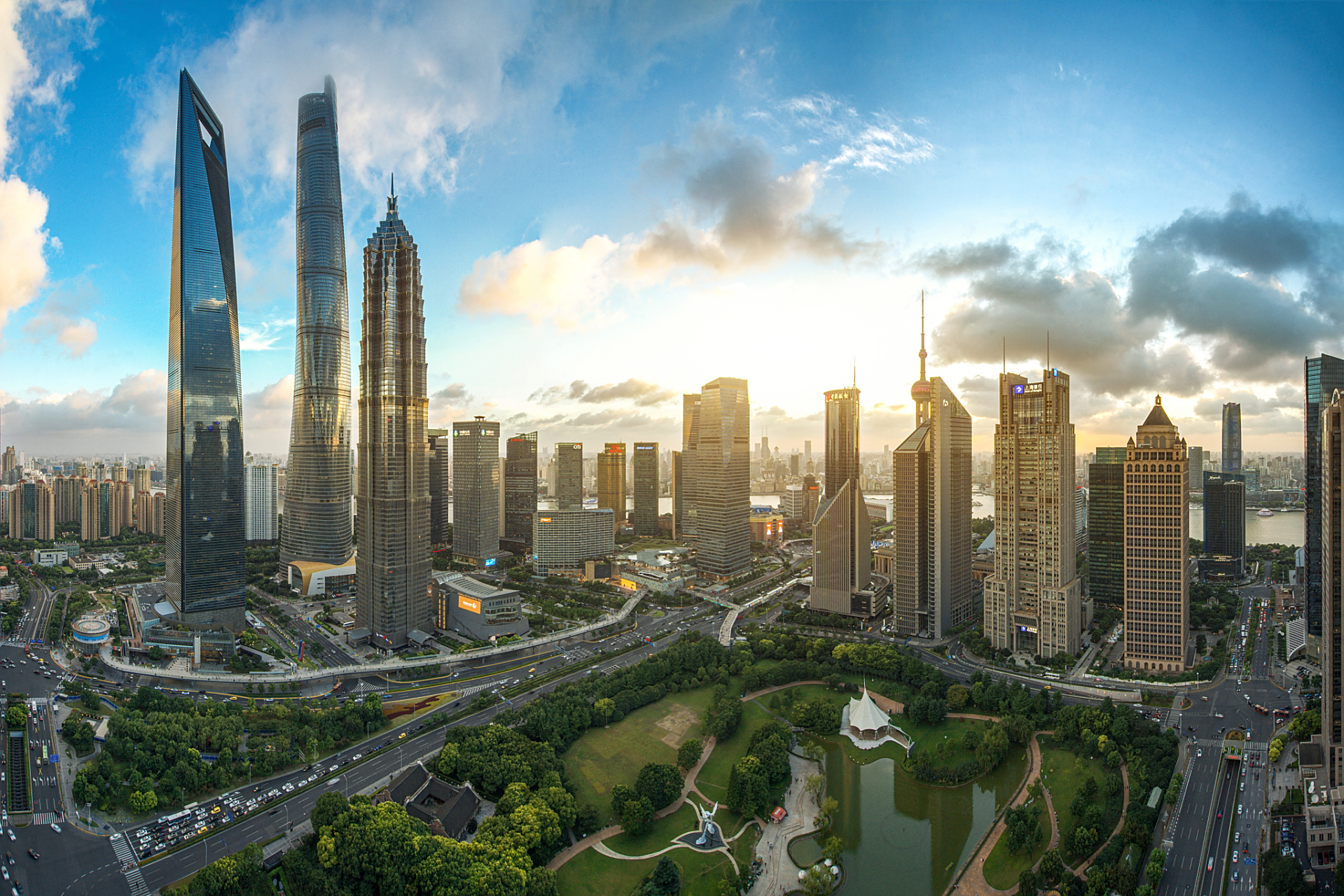 江北嘴cbd是重庆现代化的代表,拥有现代建筑,购物中心和美食街区.