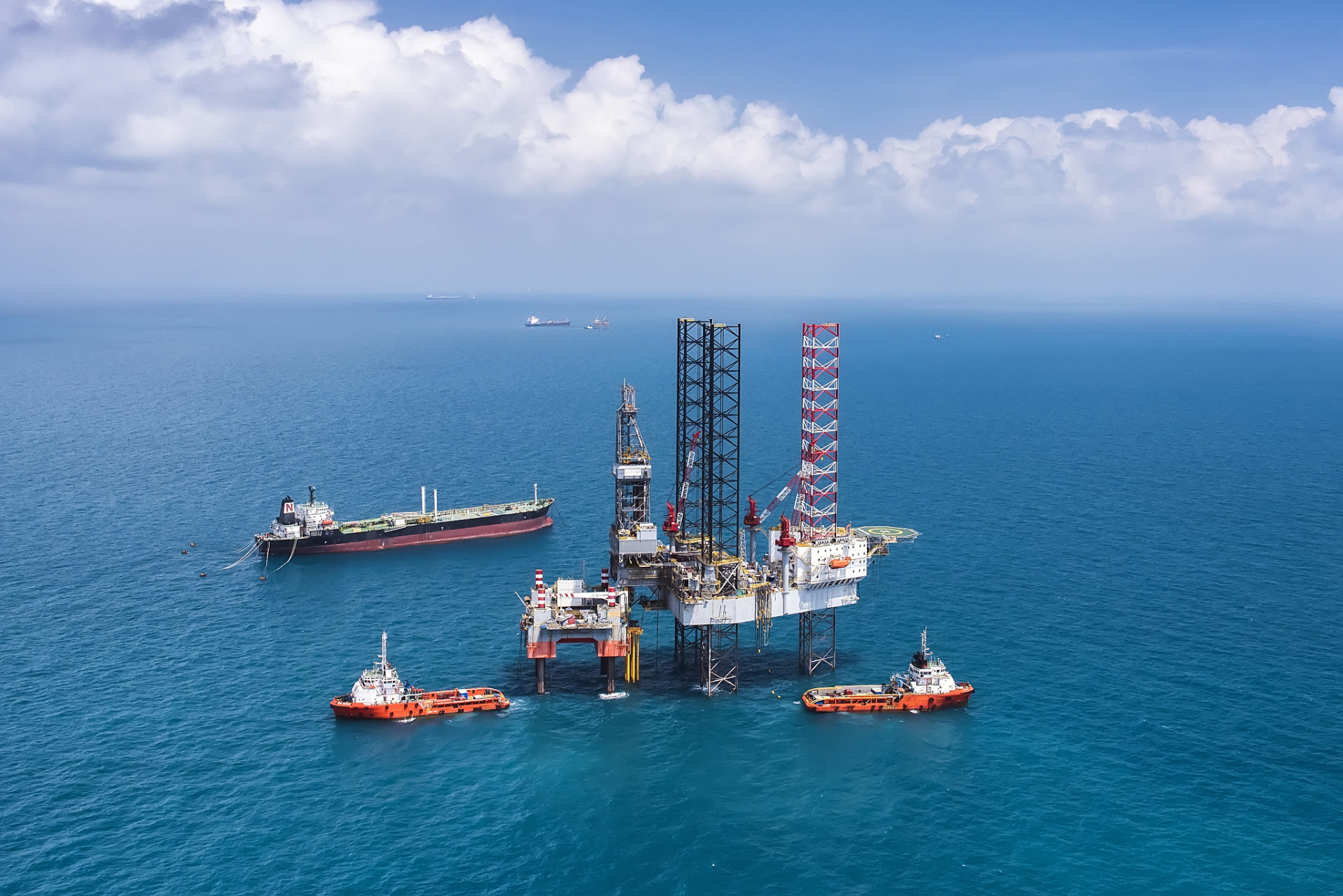 海洋油气工程专业是一个专注于海洋油气资源开发利用的学科.