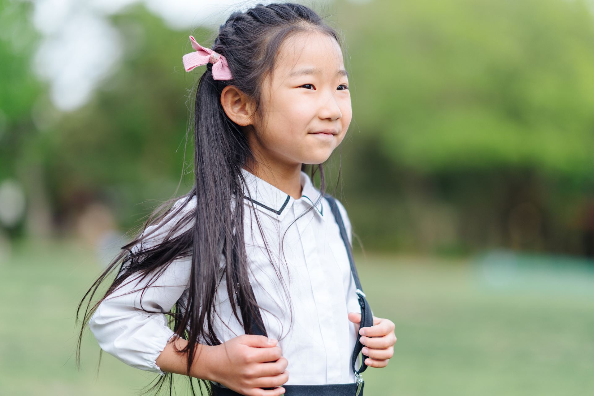 摘要: 高马尾是一种简单,活泼的发型,适合小学生们.