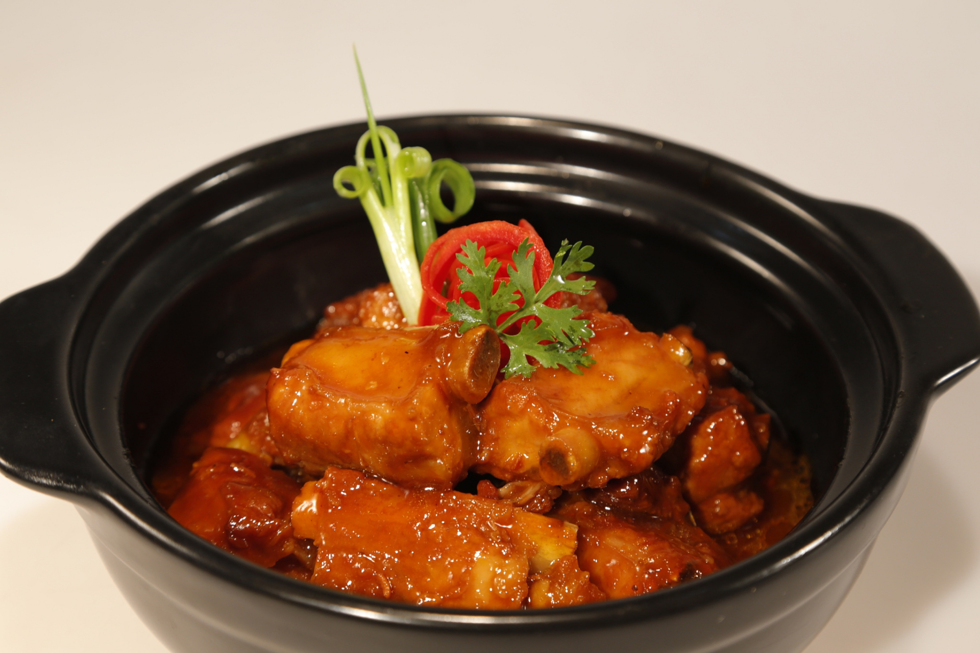 砂锅焗排骨 食材:猪肋排骨1斤.