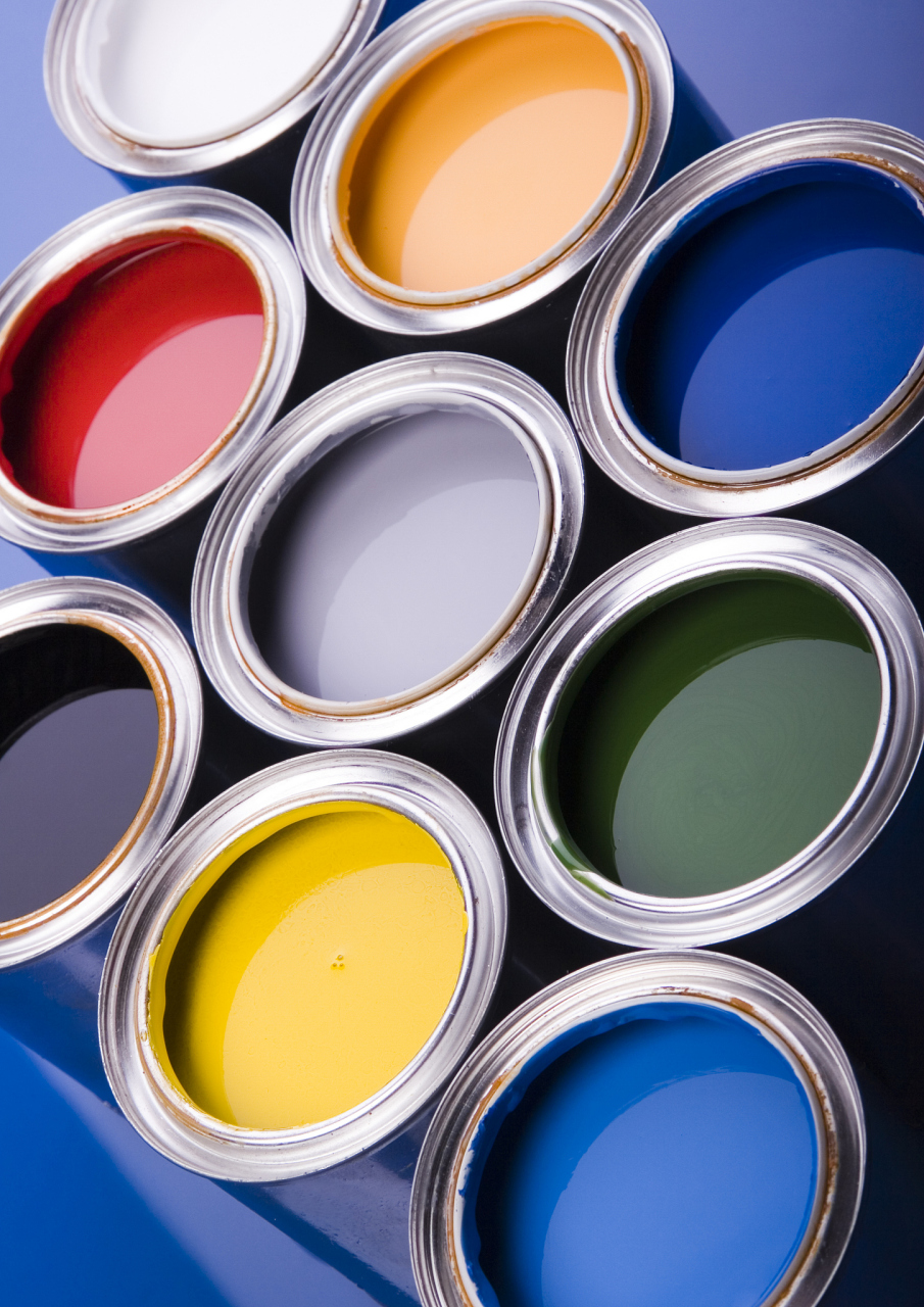 面漆与底漆,作为涂装工艺中的两大核心组成部分,其区别不仅体现在功能