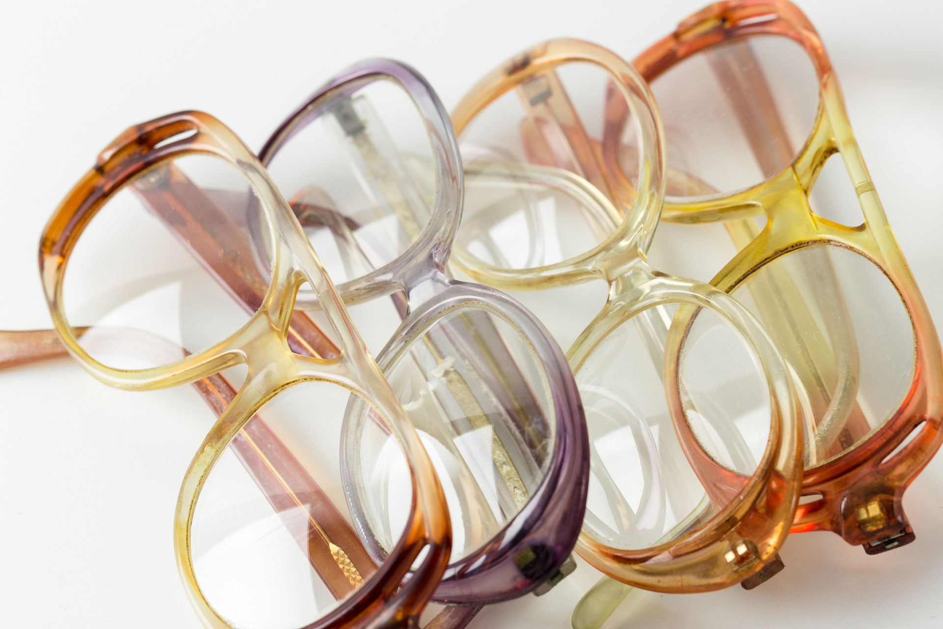 广东佛山市南海区狮山镇以cnc花式眼镜编程技术为特色产业,融合现代