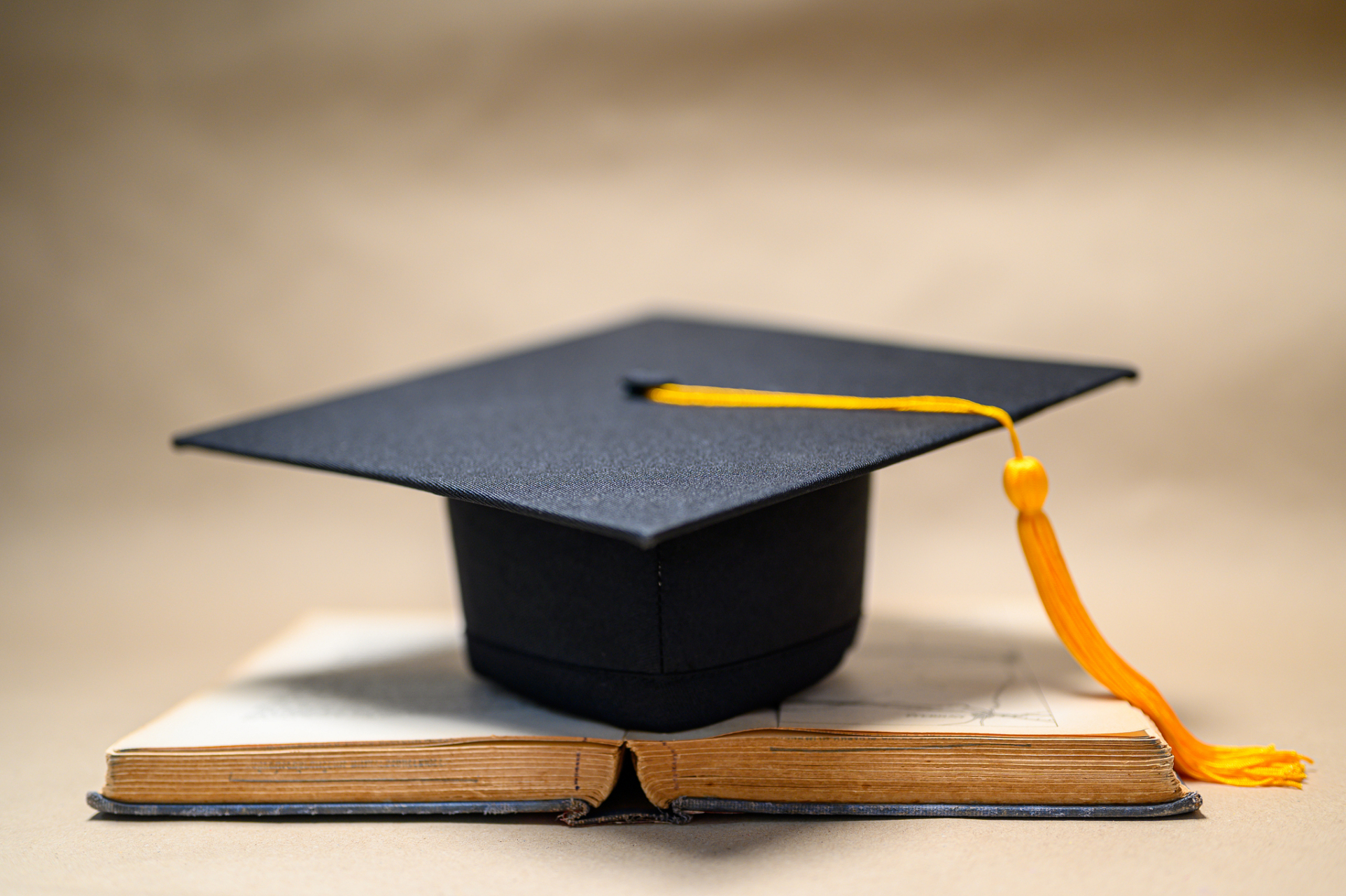 单证国际硕士只是不能在中留服认证,但硕士学位证书是真实有效的,因此