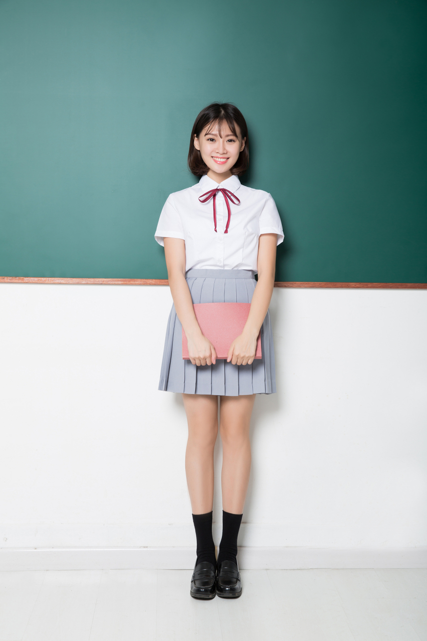 当年,高中一个女同桌考试总抄我,毕业了就没见过面,消息也没有.