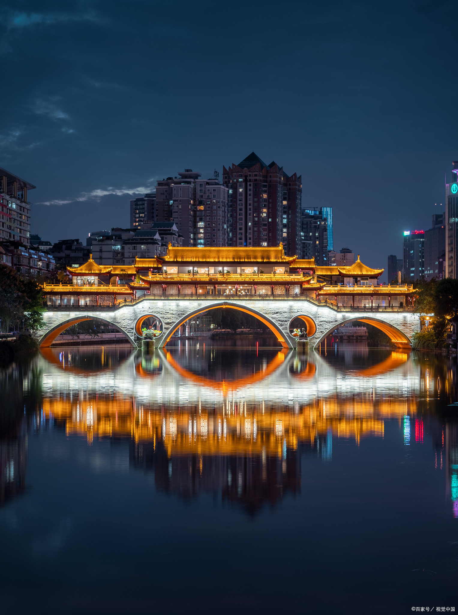 四川成都,位于中国西南部,是一座历史悠久的城市