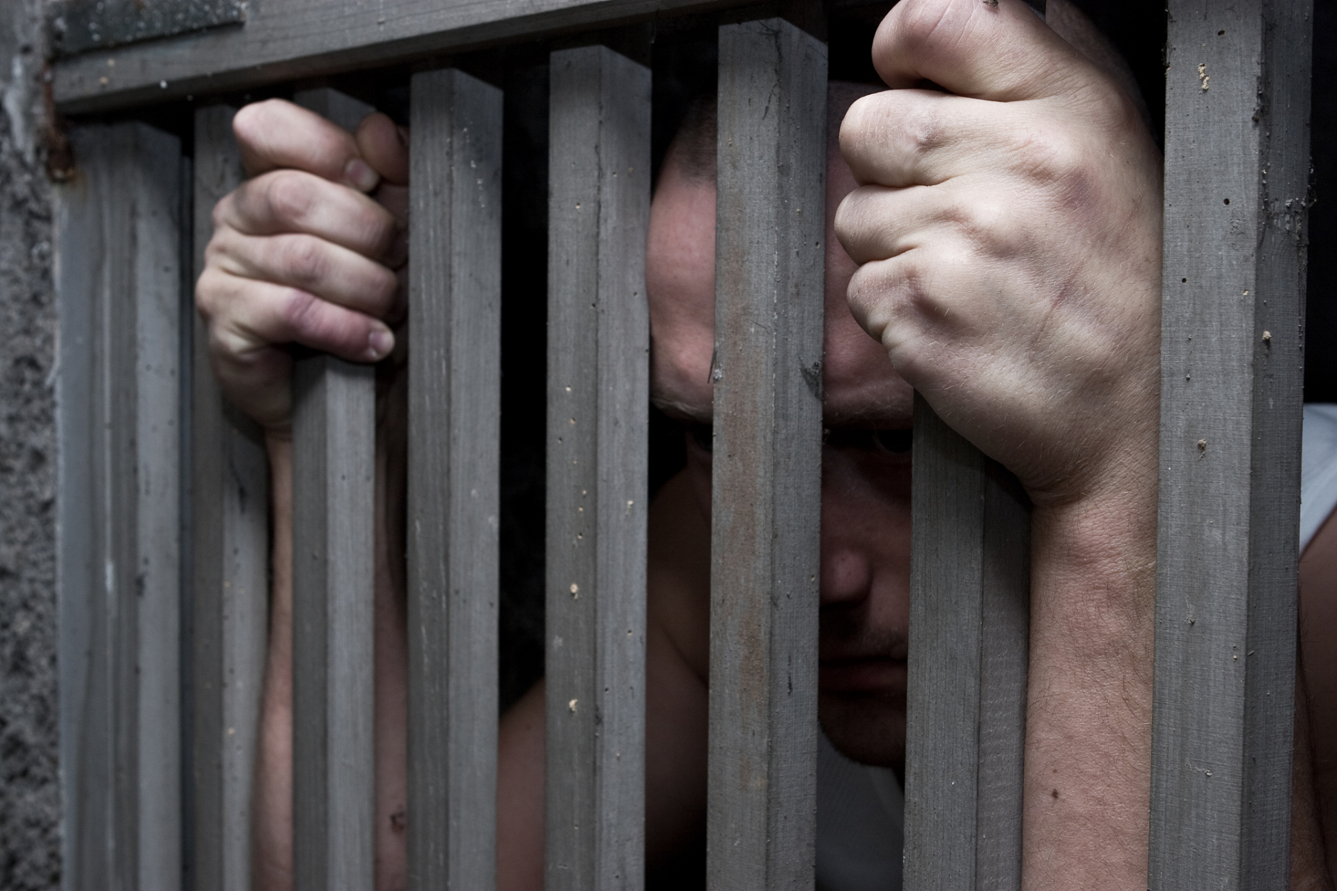 想写下曾遭八个月的牢狱之灾亲身经历(后获赔偿),有人支持吗?