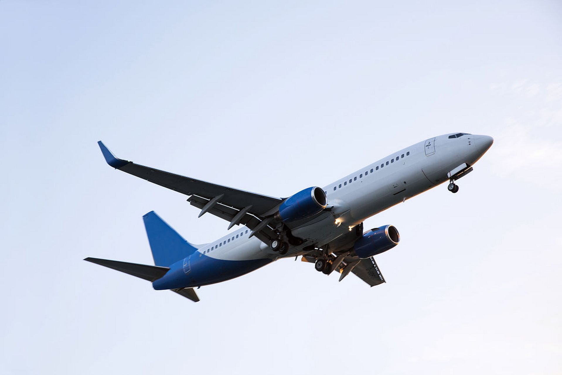 四川航空一架航班号为3u8906的航班挂出7700紧急代码.
