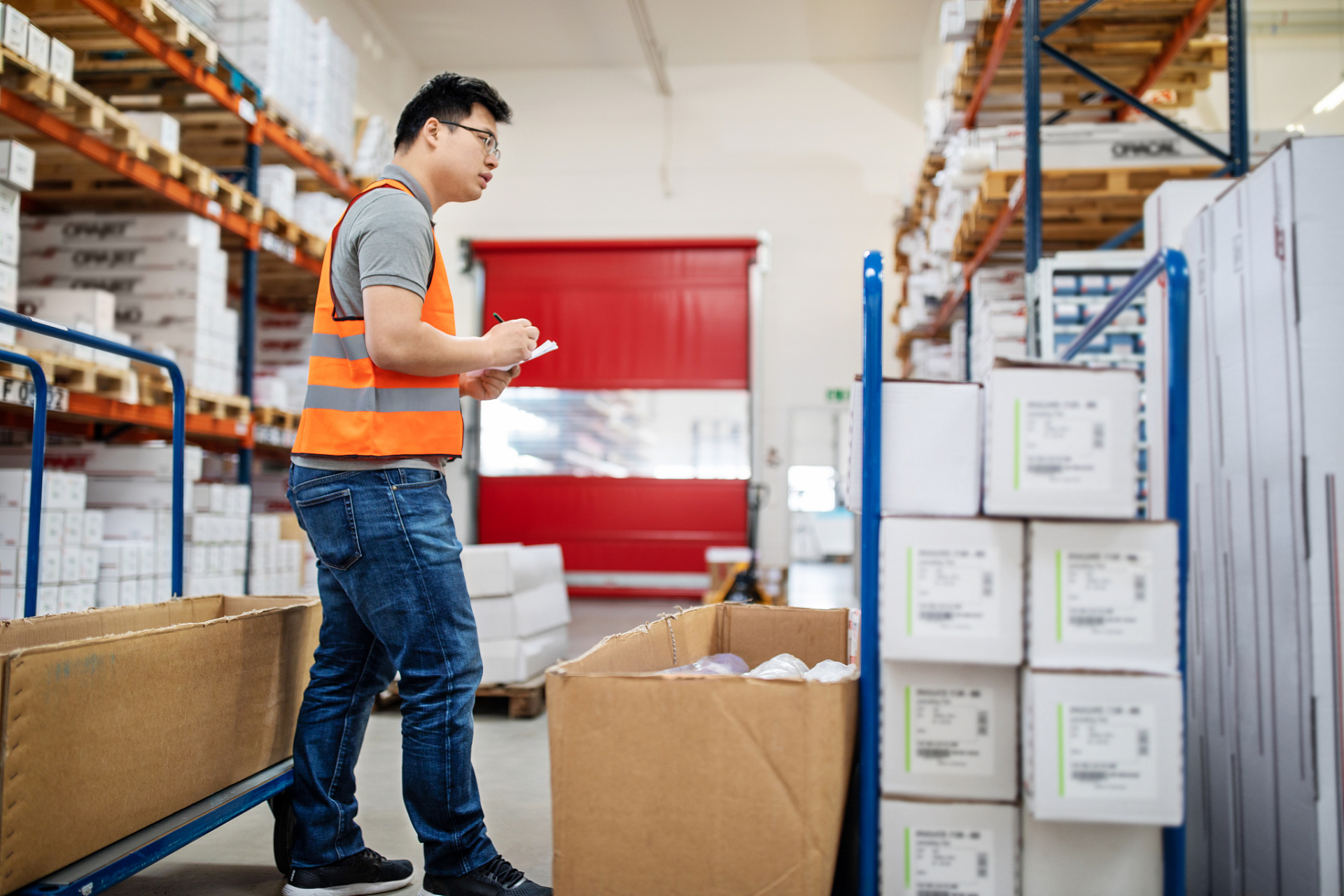 我工厂5个仓管员一月不到就走了4个,剩下5000元一月的仓管员今天也交