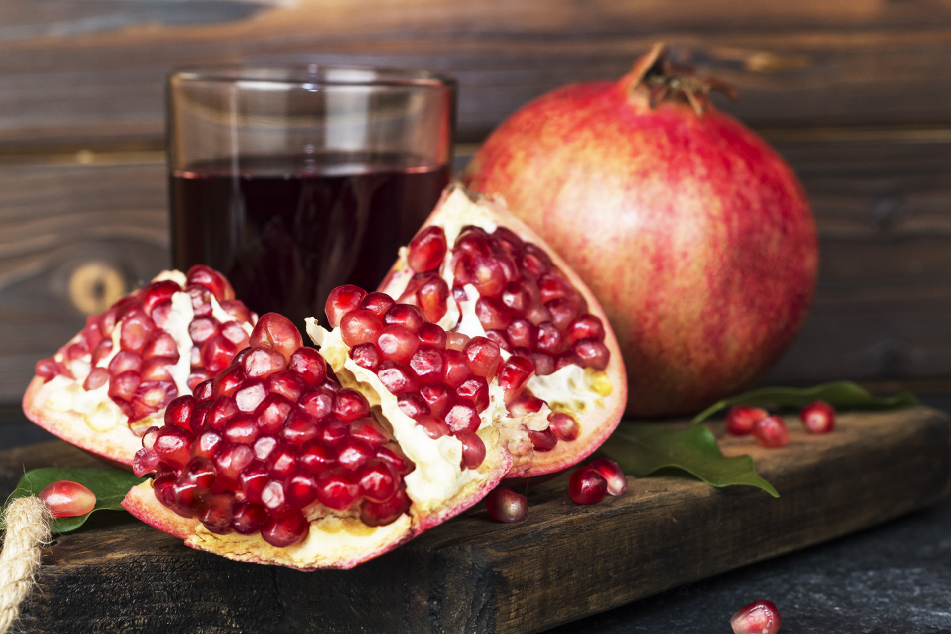 吃石榴的好处与功效,石榴的寓意和象征 石榴营养丰富,滋味酸甜,食用后