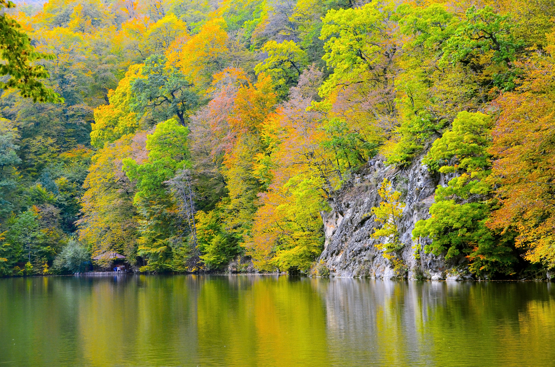 重庆秋天,山水交融的美景 是的,重庆秋天的美景是山水交融的,给人一种