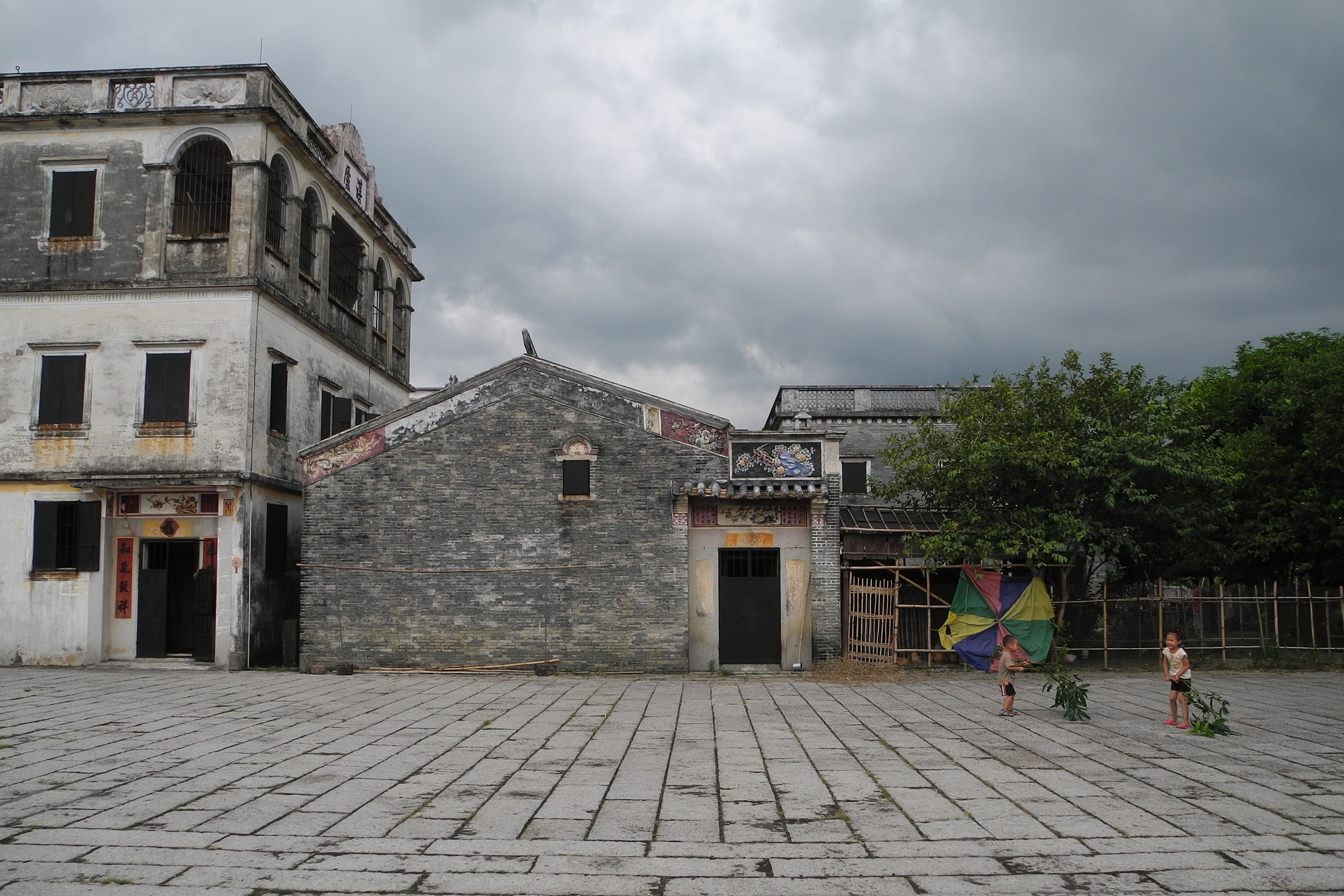 泉州蟳埔村是历史悠久,文化底蕴深厚的渔村,拥有美丽的海景,独特的