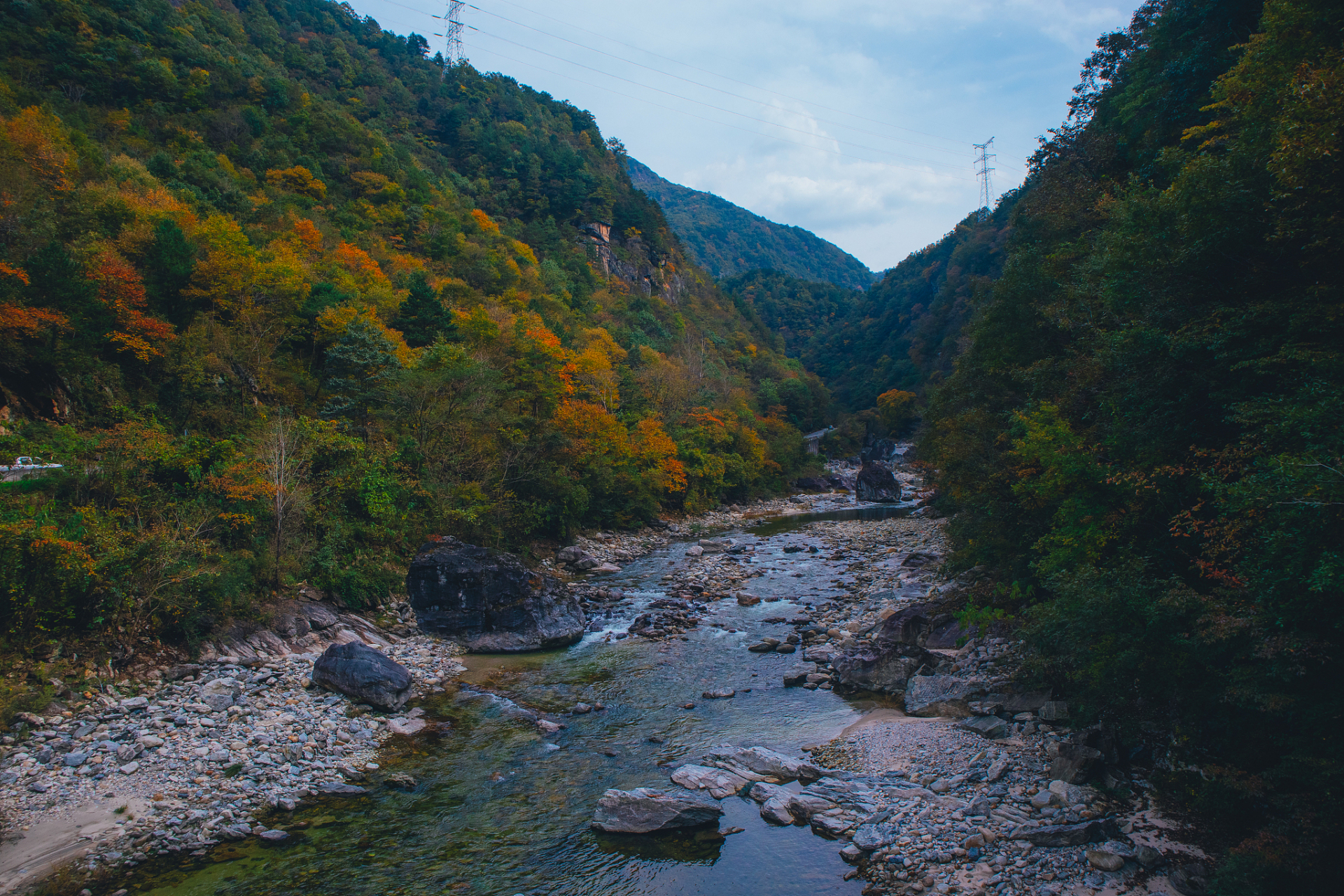 除了自然景观,唐家河还有丰富的文化遗产,可以让游客了解历史文化.