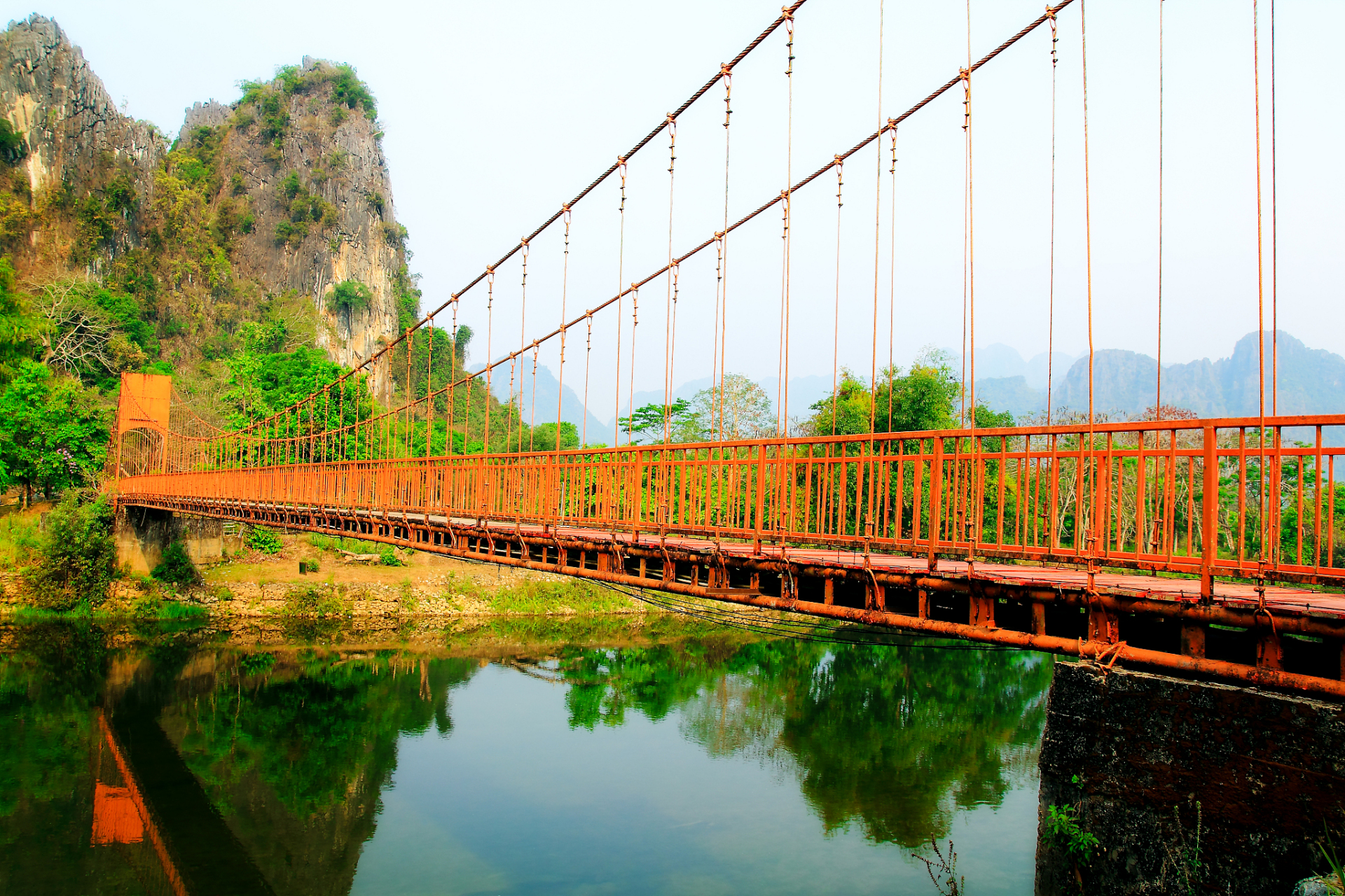 牛角寨景区坐落于环江县明伦镇八面村,占地约10平方公里,地理位置优越